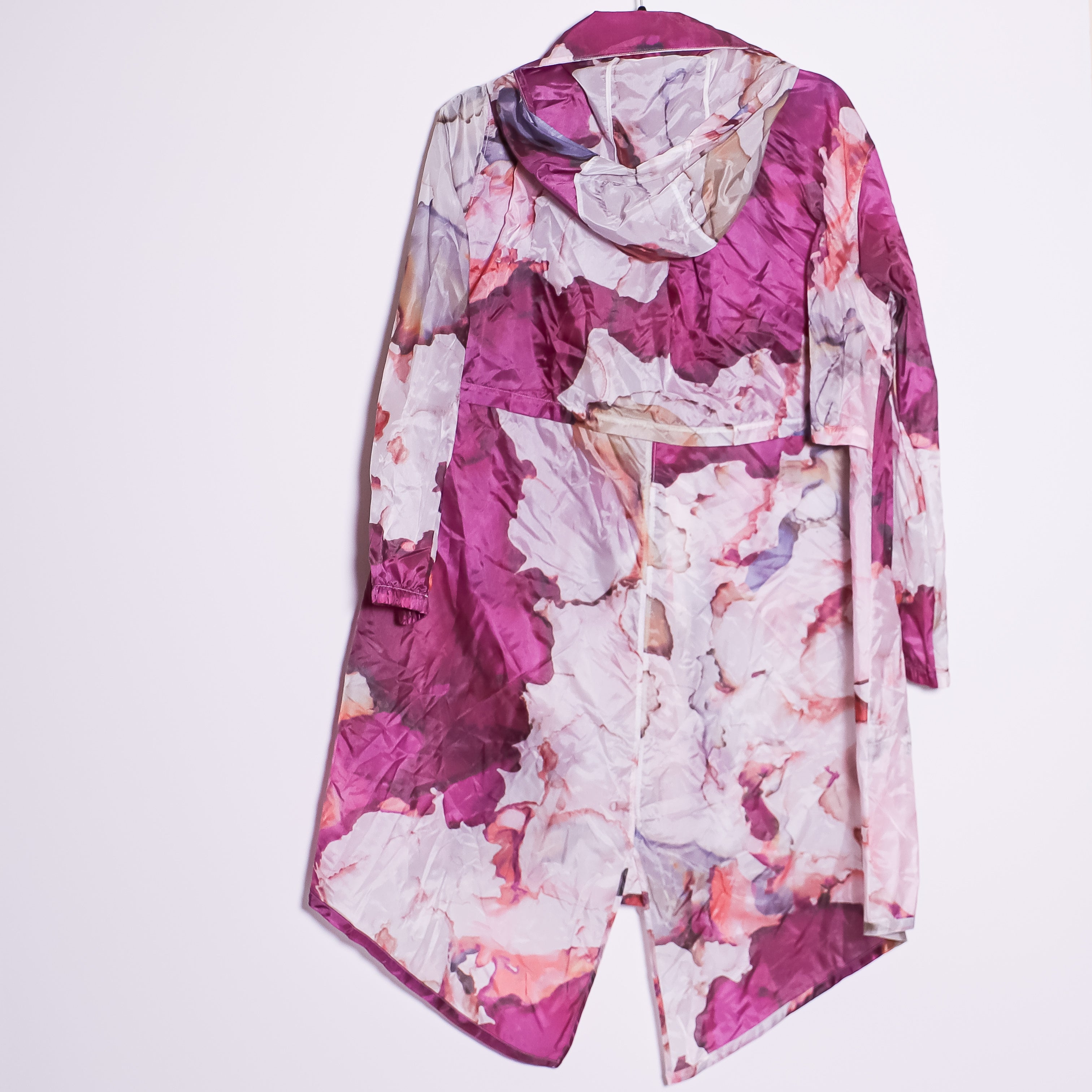 Under Armour Women's Lightweight Semi Sheer Full Zip Hooded Rain Jacket Tie Dye