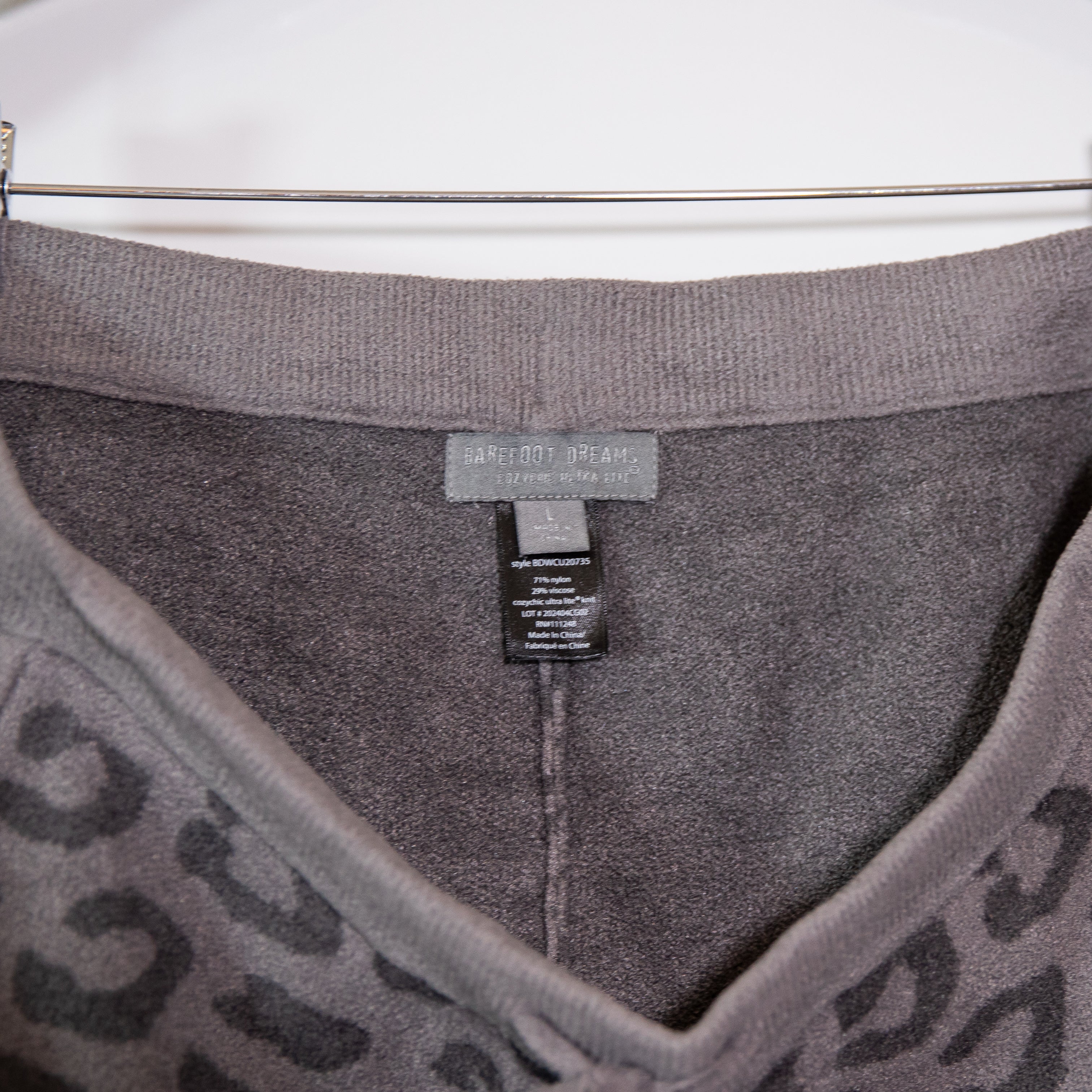 Barefoot Dreams Cozy Chica Ultra Lite Knit Stretch Track Pants Cheetah Gray L