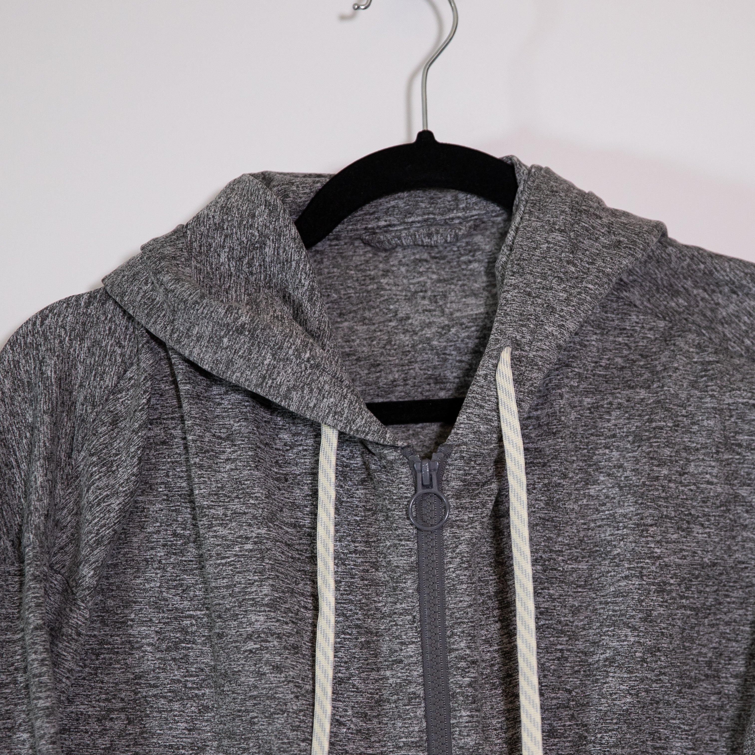 Vuori Women's Granite Full Zip Athletic Work Out Hooded Lightweight Jacket Gray
