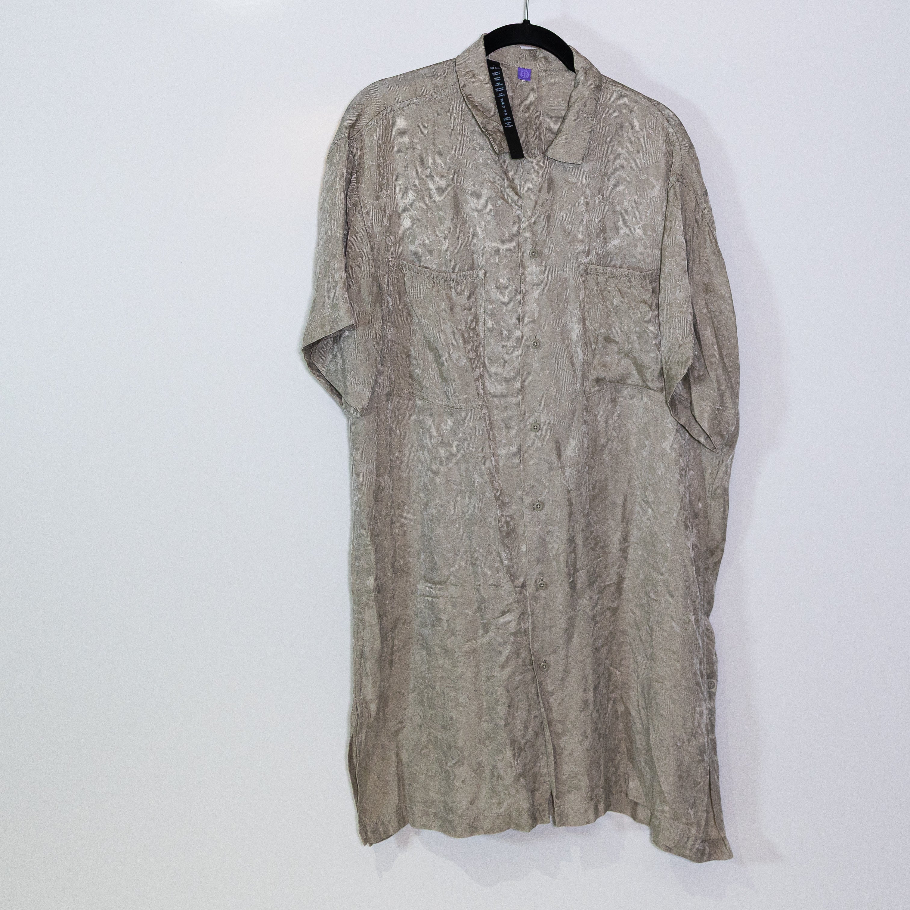 Lululemon Lab Jacquard Satin Textured Button Down Collared Camp Collar Shirt 6