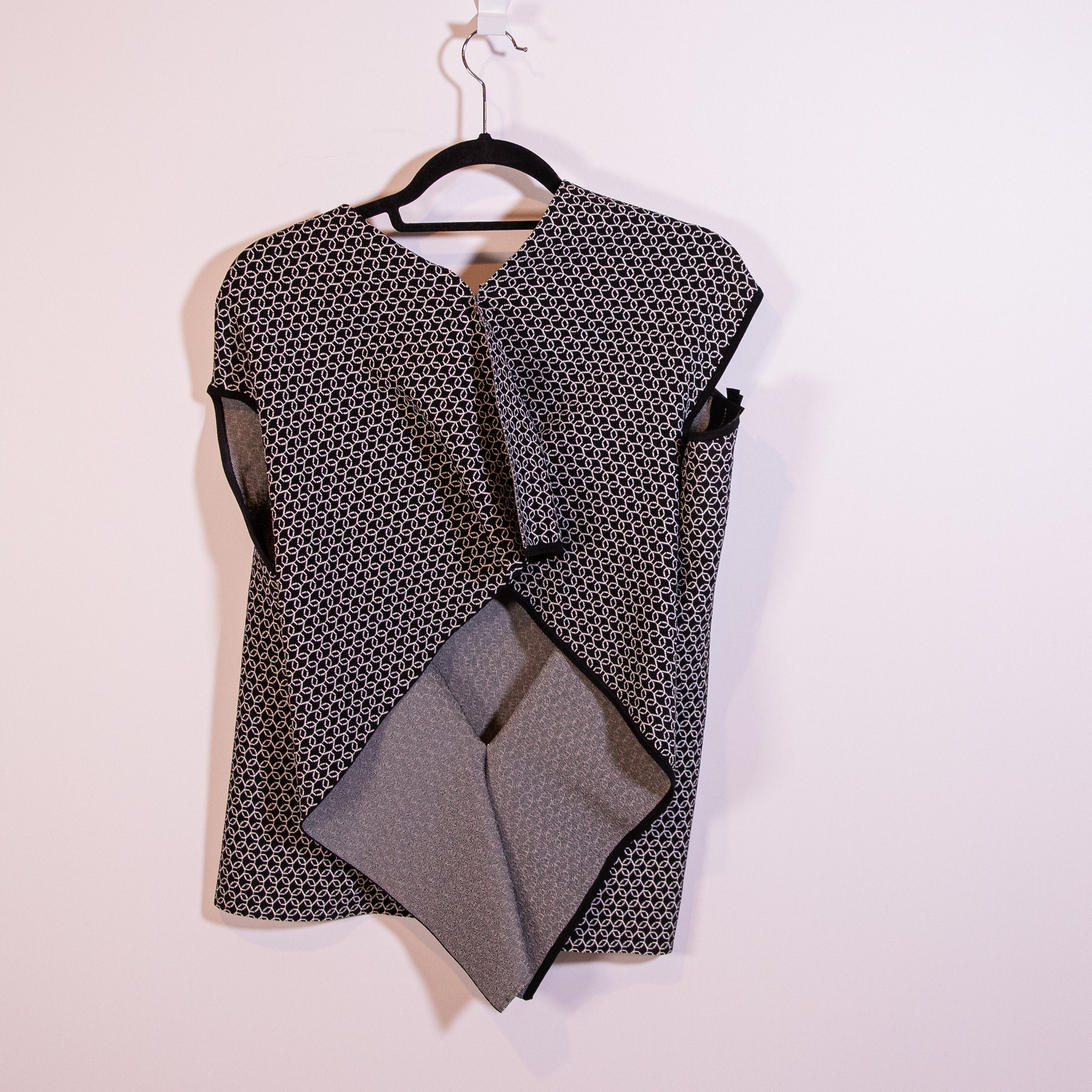 Roland Mouret Black White Geometrical Print Pattern Cowl Neck Stretch Sweater M