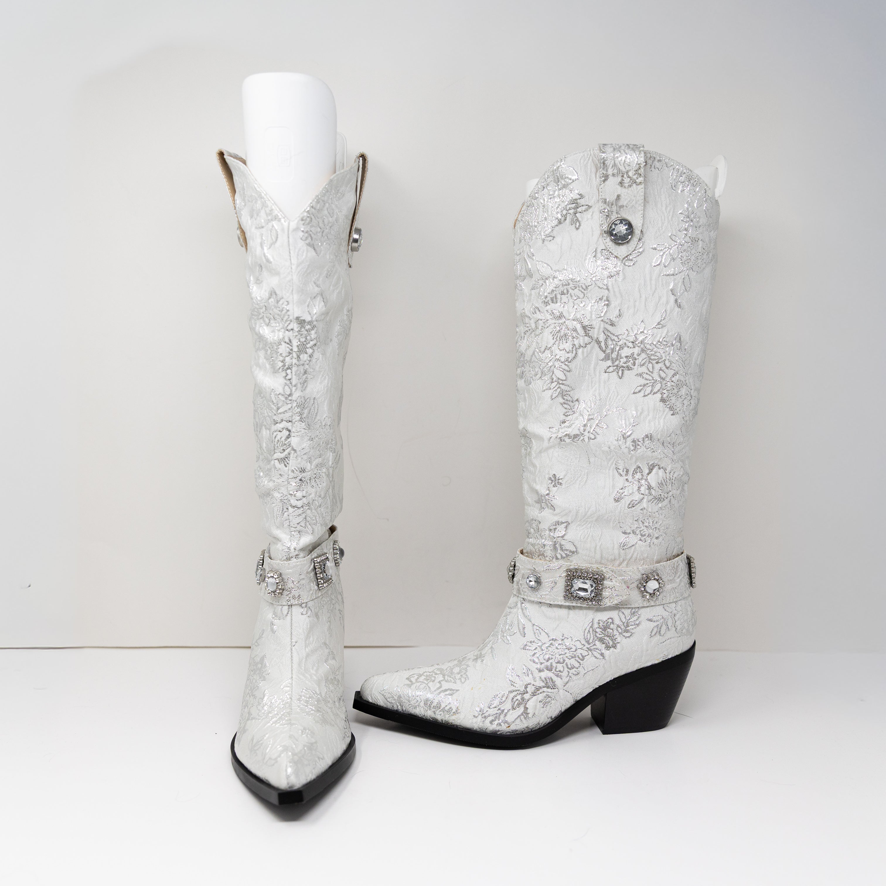 NEW Azalea Wang Bavani Pointed Toe Jacquard Brocade Western Boots Shoes White 6