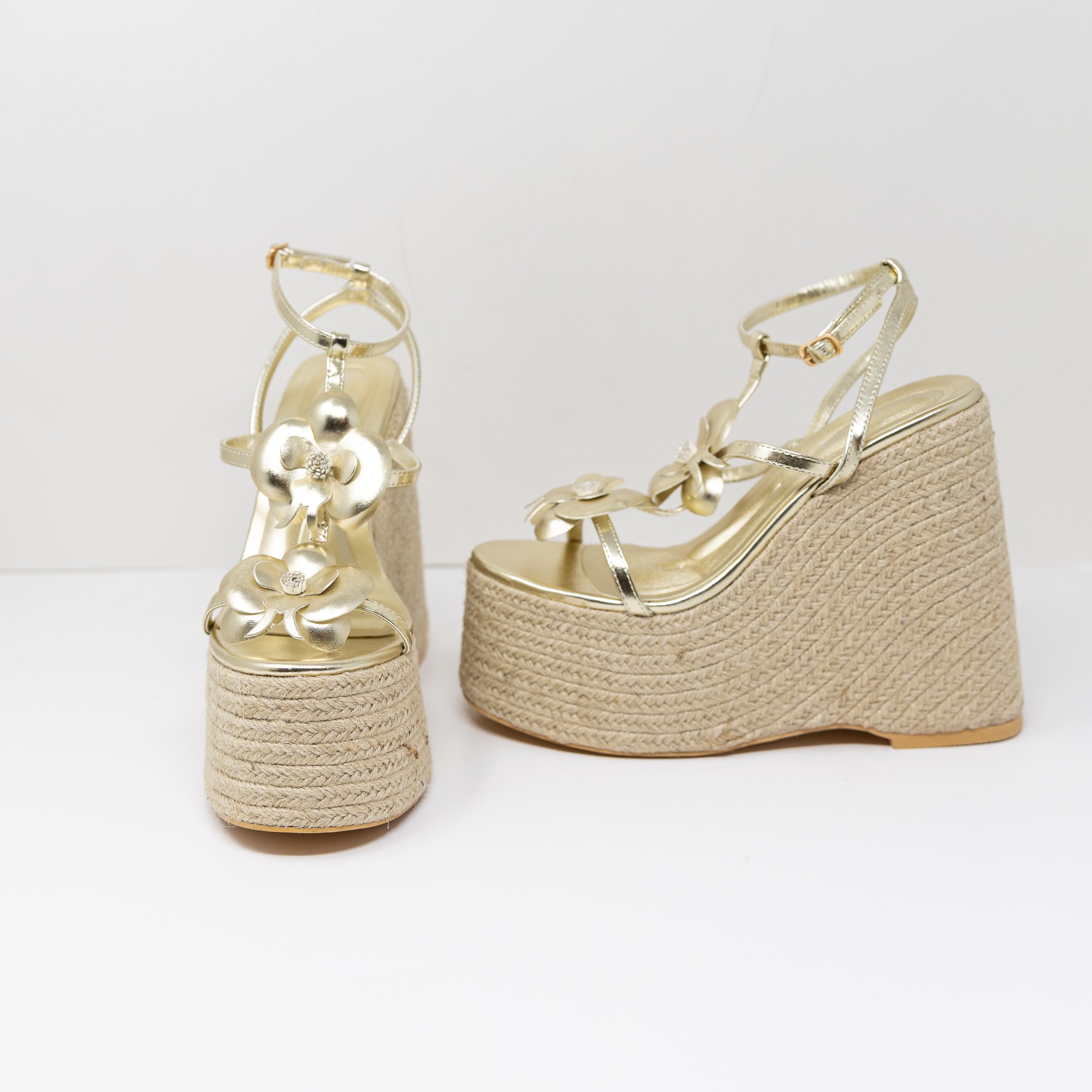 NEW Azalea Wang Barossa Flower Vegan Leather Espadrille Platform Wedge Sandals 6