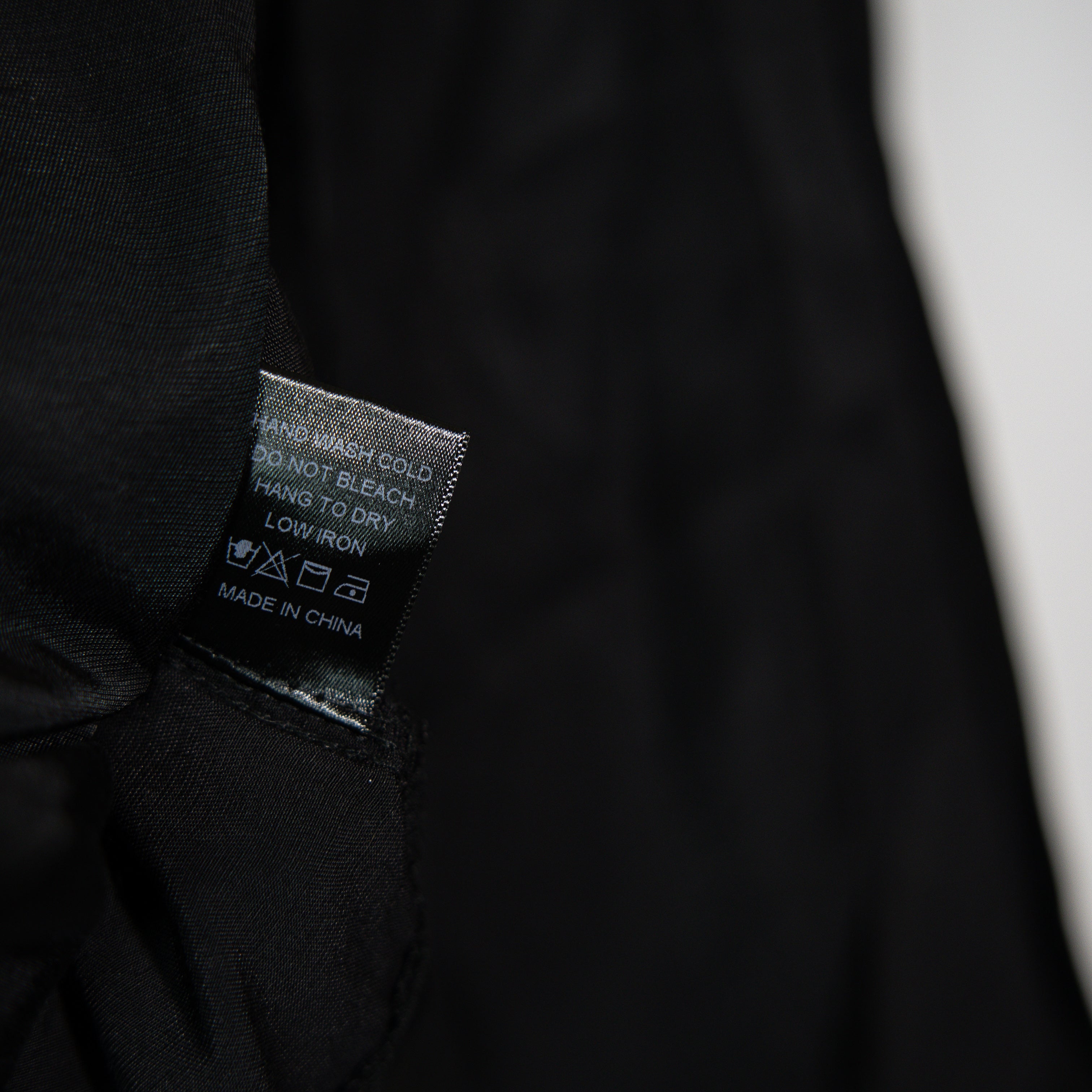 NEW Pomander Place Tuckernuck Phillipa V Neck Pleated Long Sleeve Blouse Black L