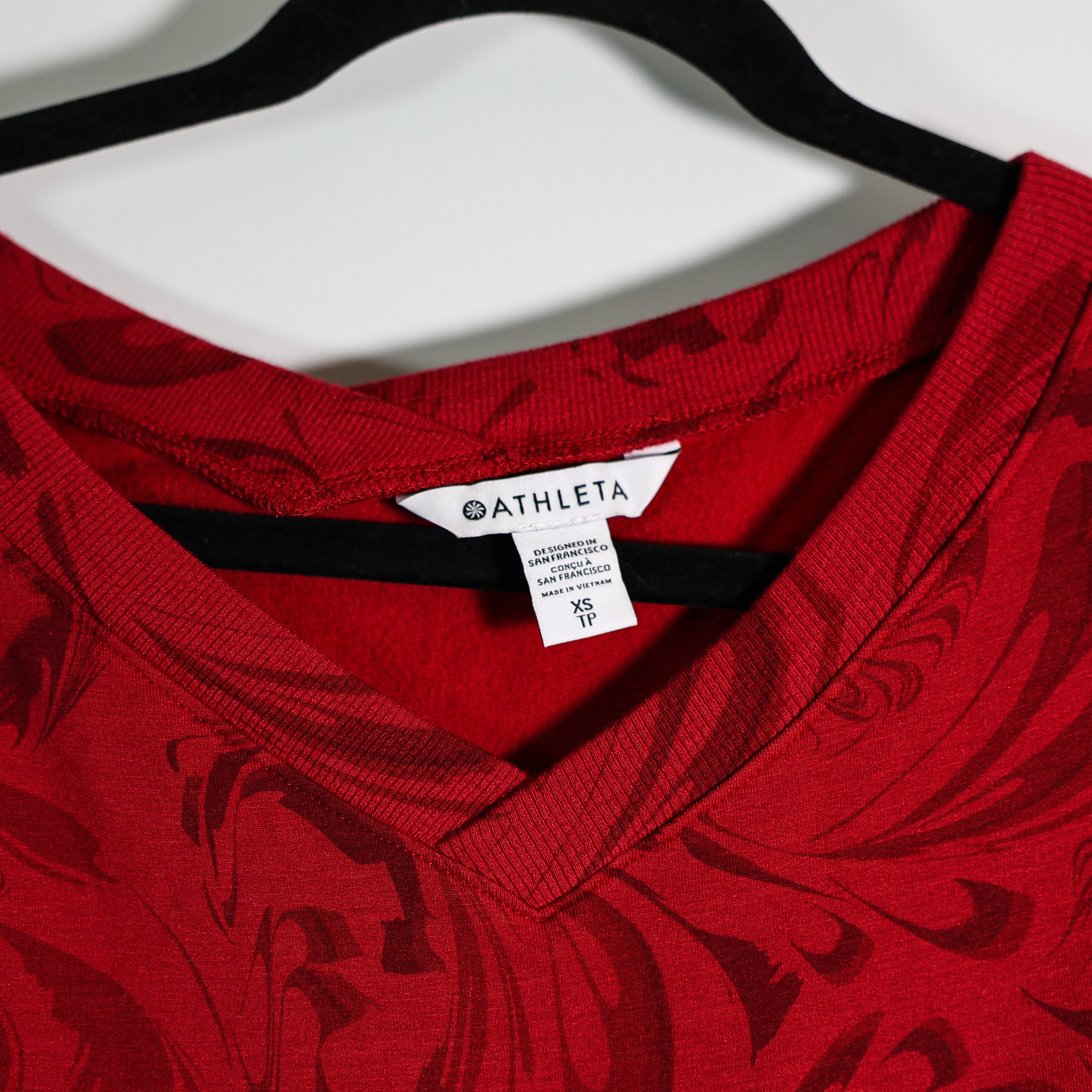 Athleta Women's Coaster Luxe V Neck Sweatshirt Agate Paisley Print Sweatshirt XS