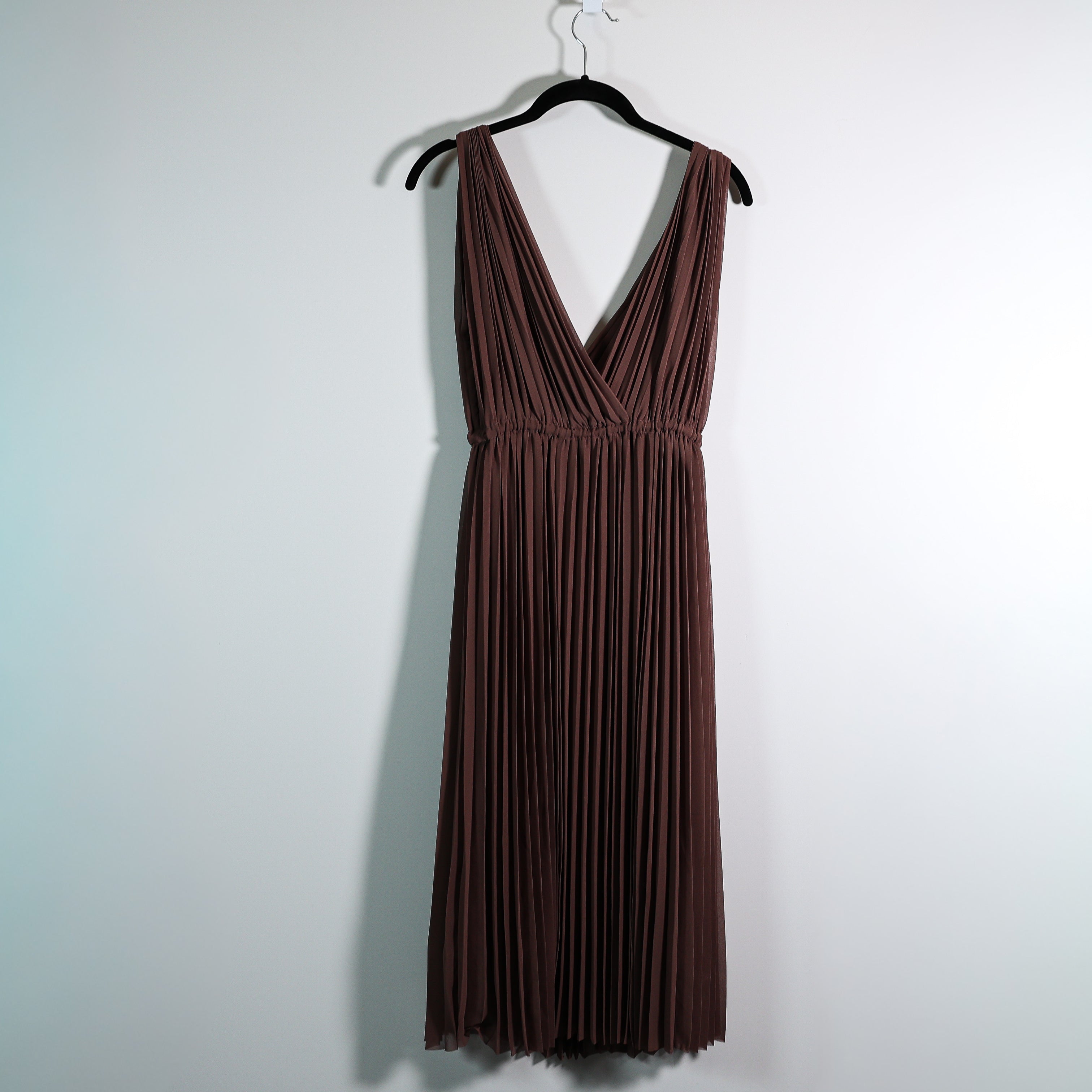 Wilfred Aritzia Karel V Neck Chiffon Pleated Swing Midi Dress Chocolate Brown