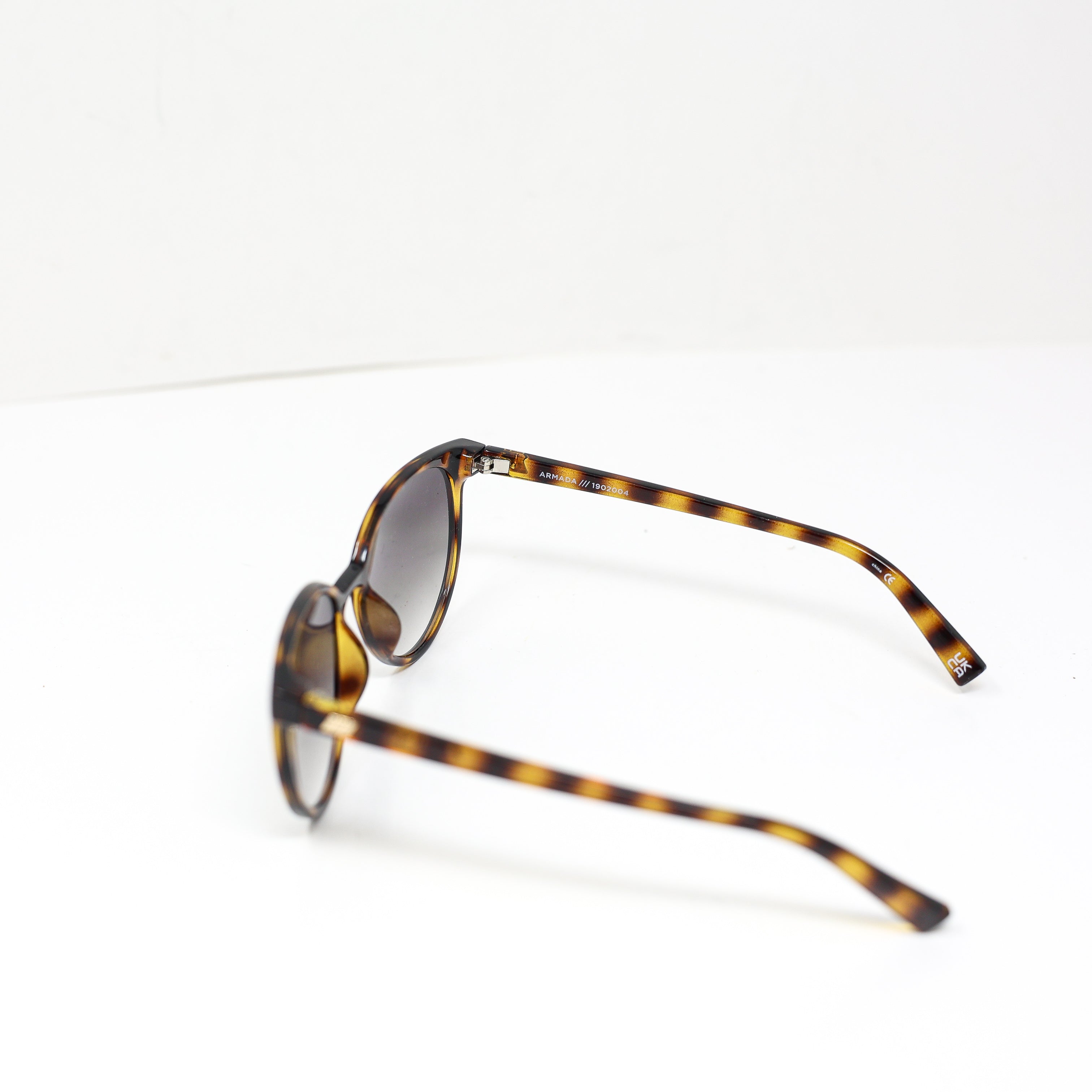 Le Specs Armada Tortoise Brown & Khaki Gradient Cat Eye Sunglasses