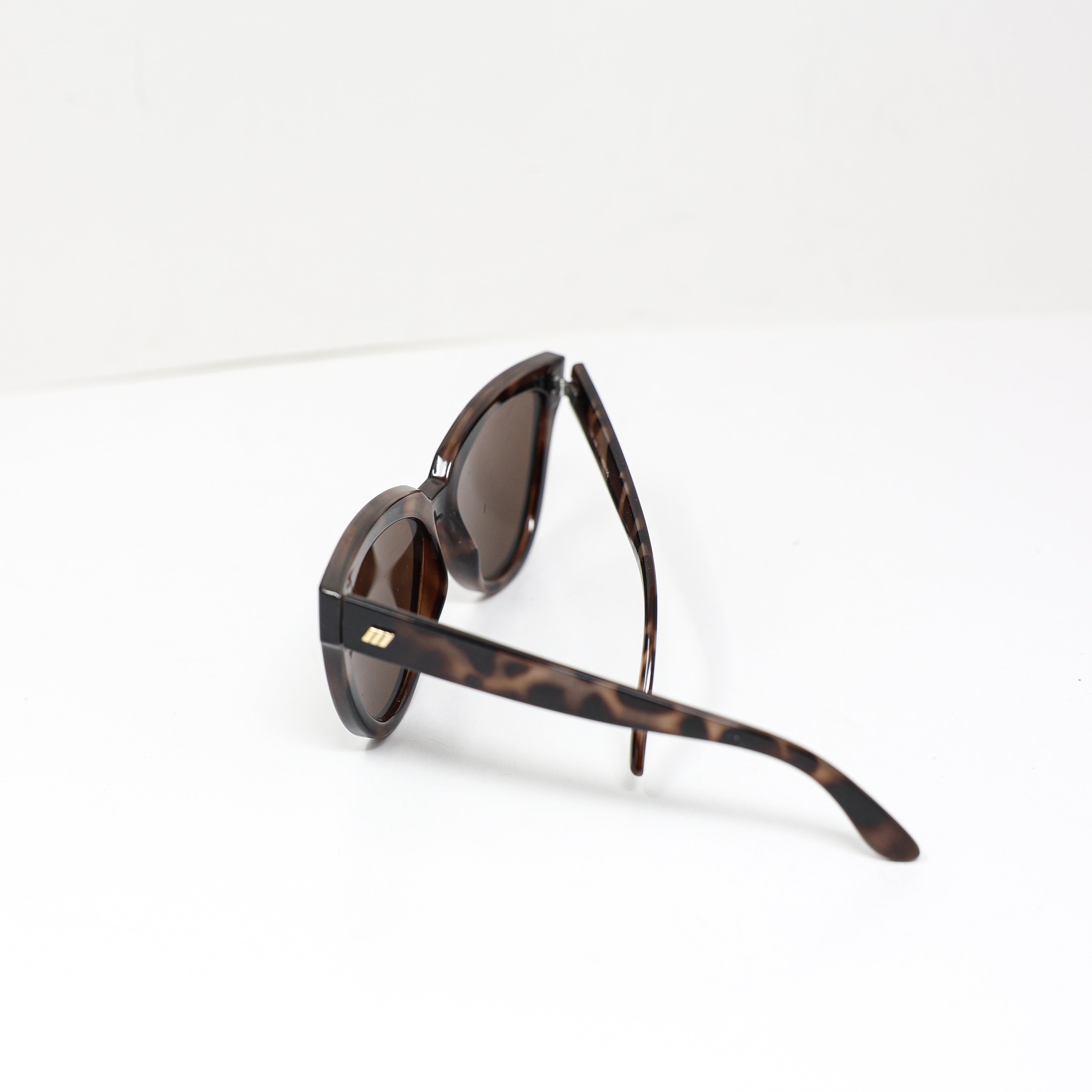 Le Specs Liar Liar Oversize Cat Eye Sunglasses Volcanic Tortoise Brown Mono
