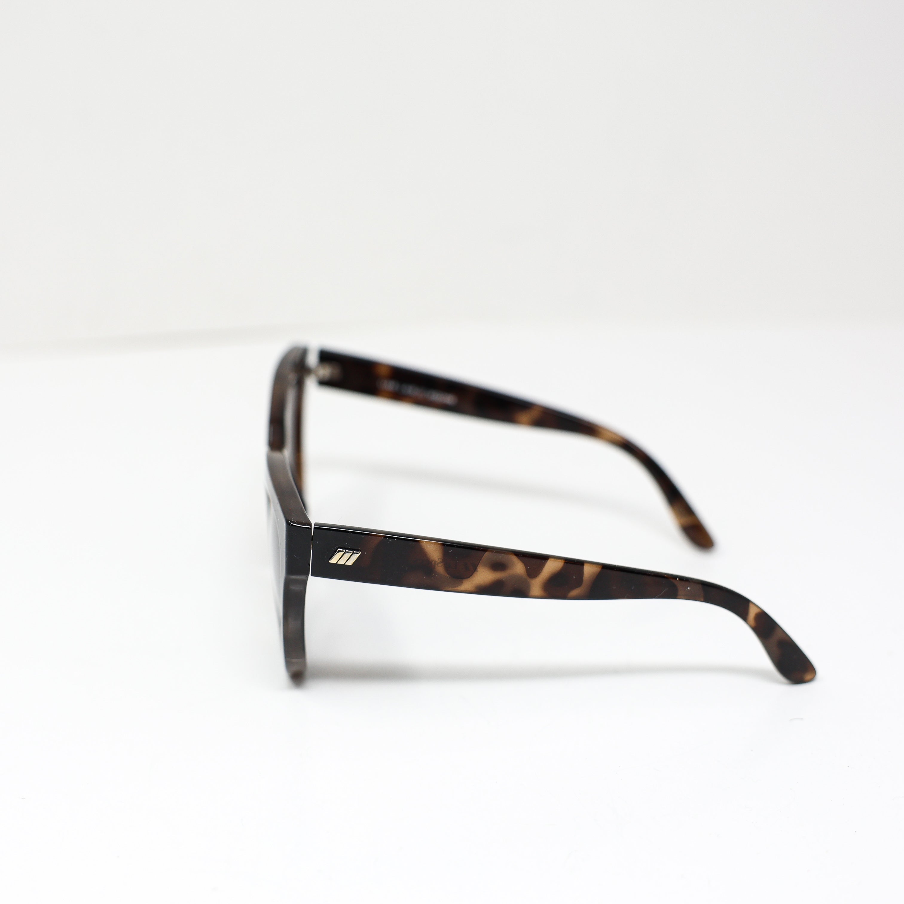 Le Specs Liar Liar Oversize Cat Eye Sunglasses Volcanic Tortoise Brown