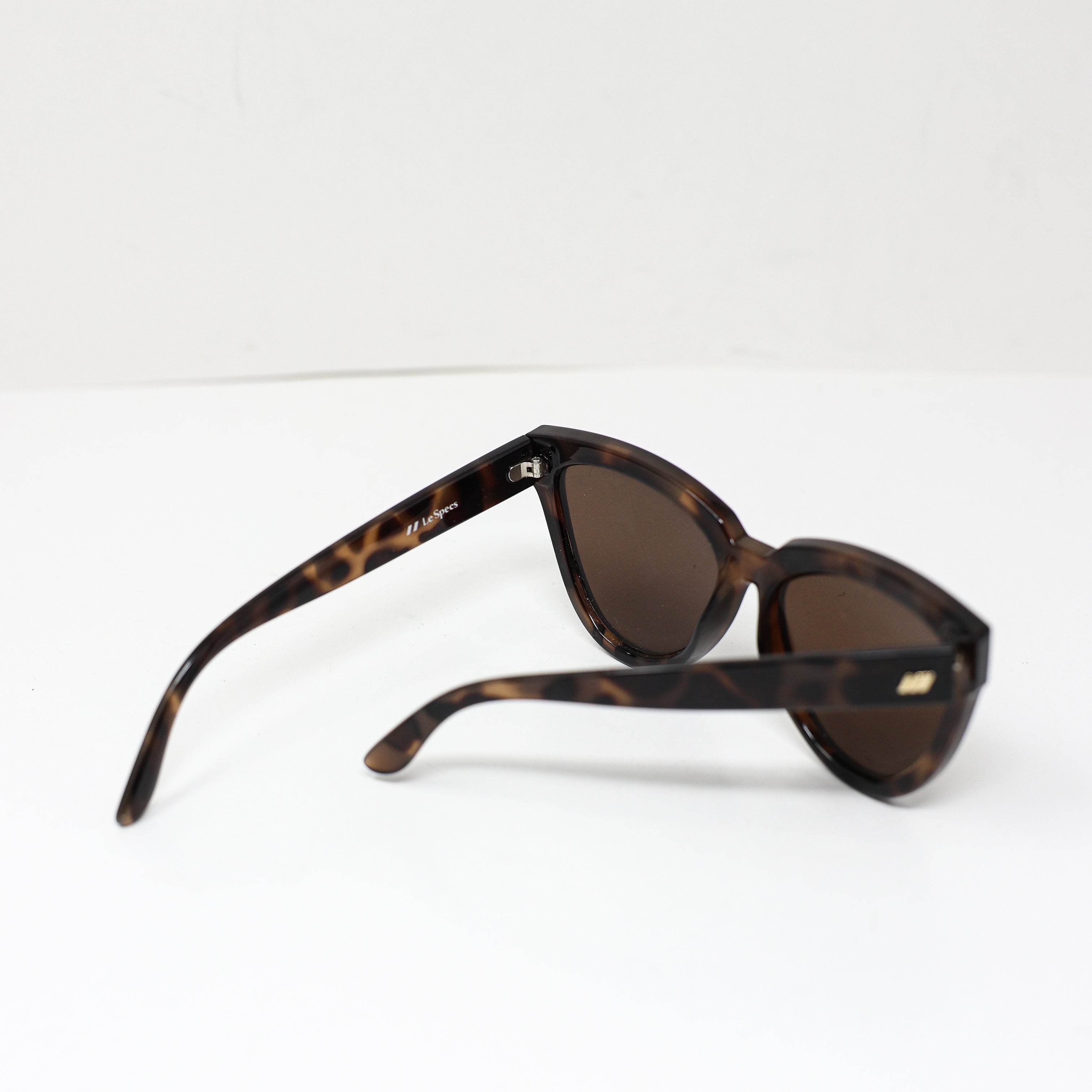Le Specs Liar Liar Oversize Cat Eye Sunglasses Volcanic Tortoise Brown