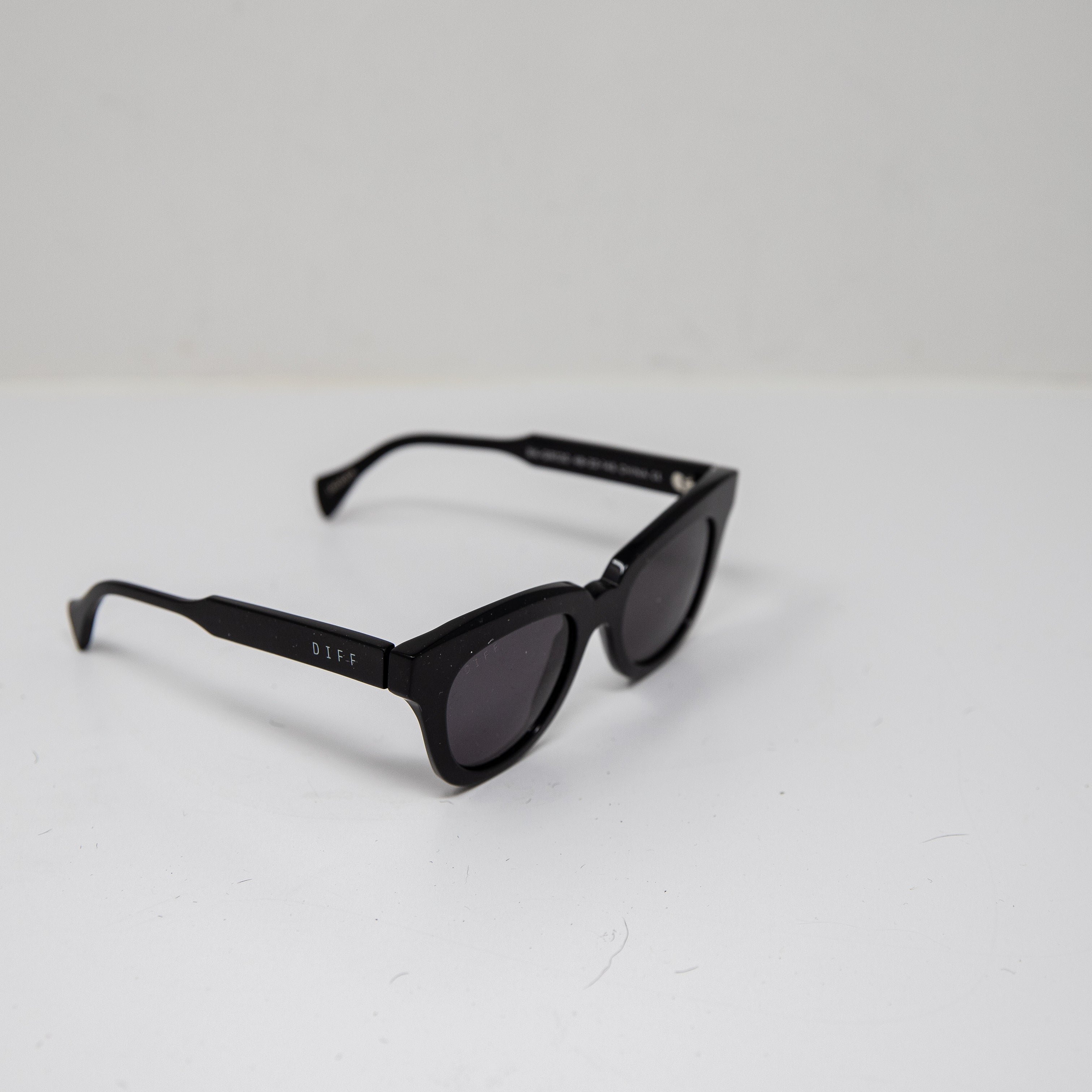 Diff Eyewear Jagger Solid Black Frames Lenses Round Cat Eye Sunglasses