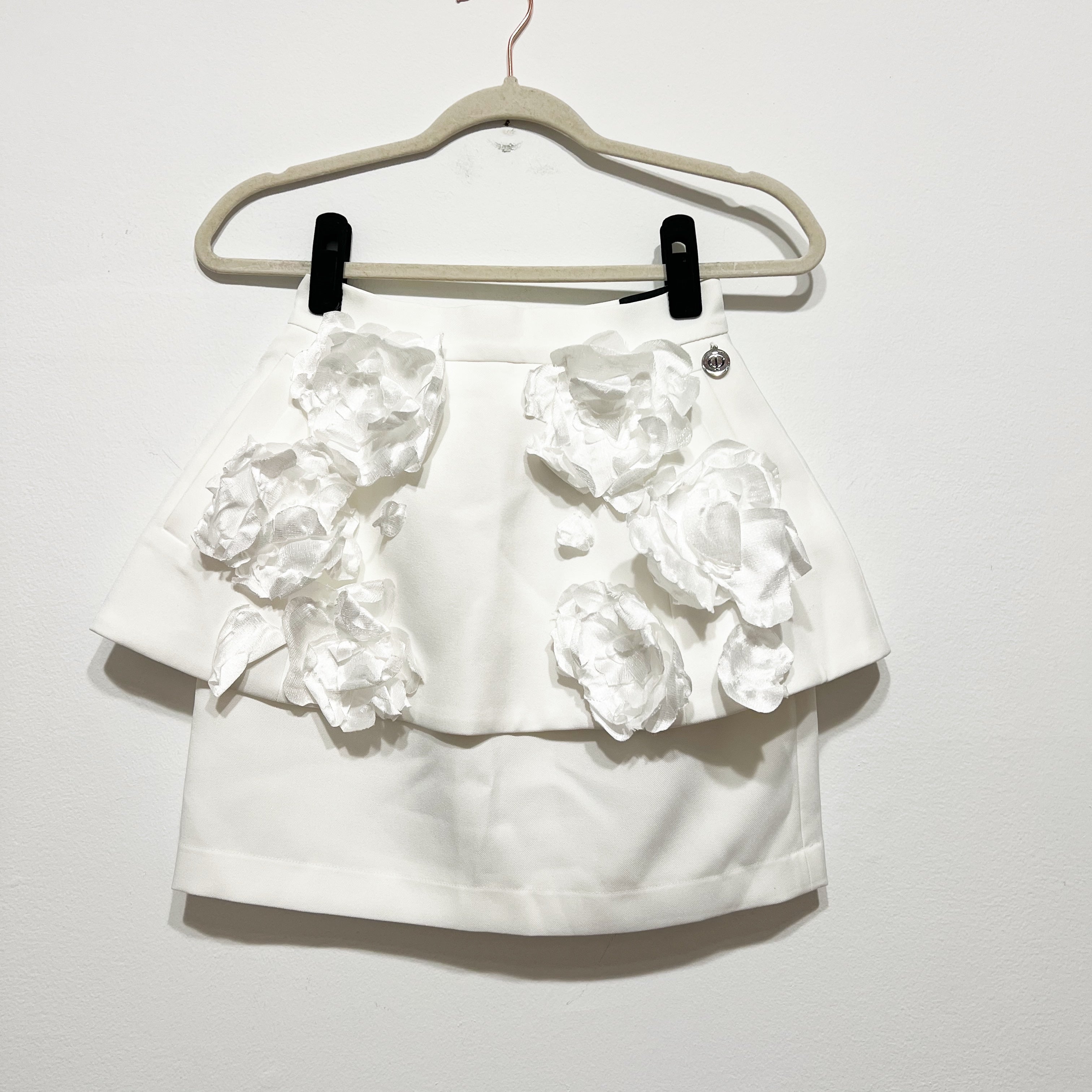 Morphine Fashion 3D Floral Flower Applique Tiered Ruffle Mini Skirt White XS