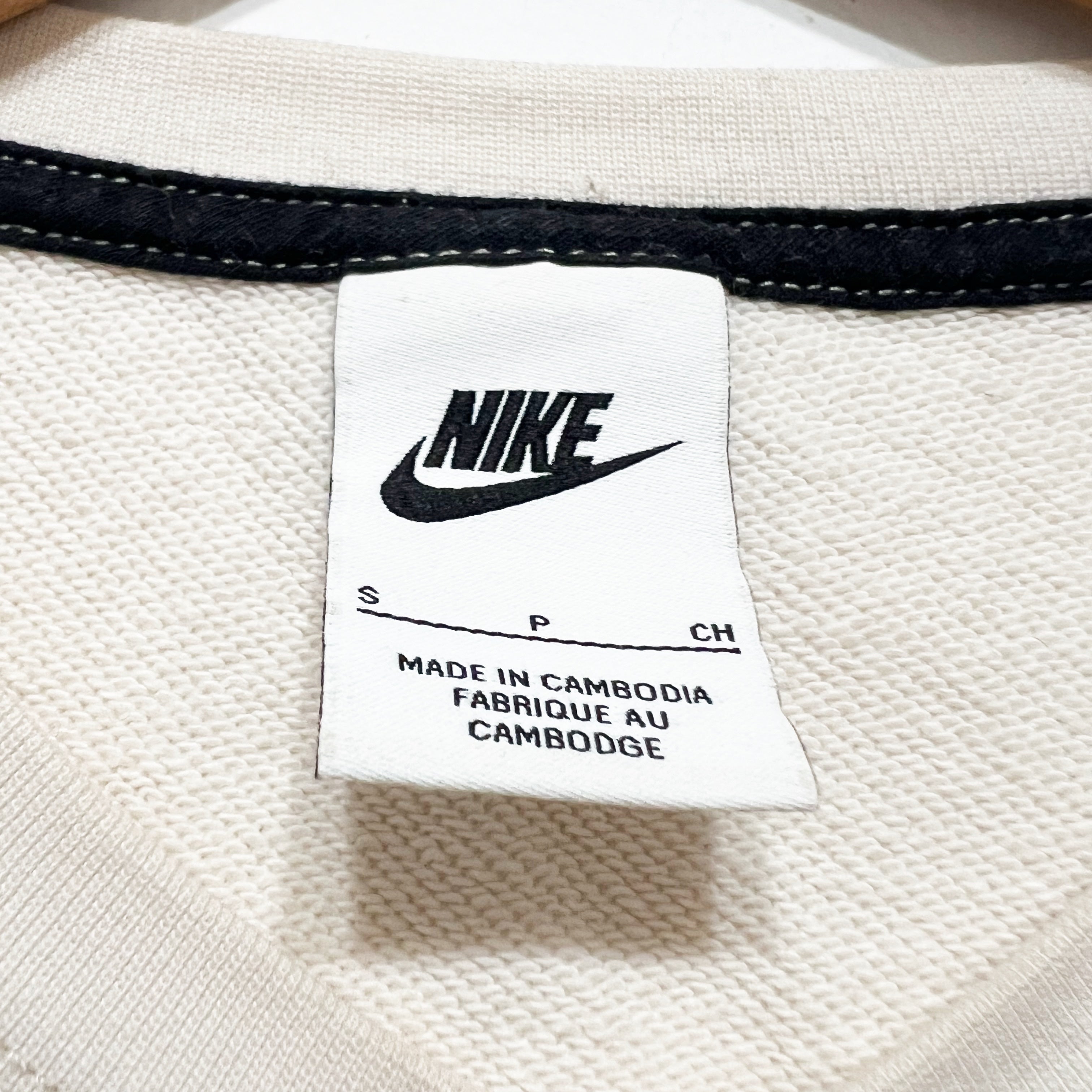 Nike Women's Cotton Terry Crew Neck Pullover Semi Cropped Logo Sweatshirt Small