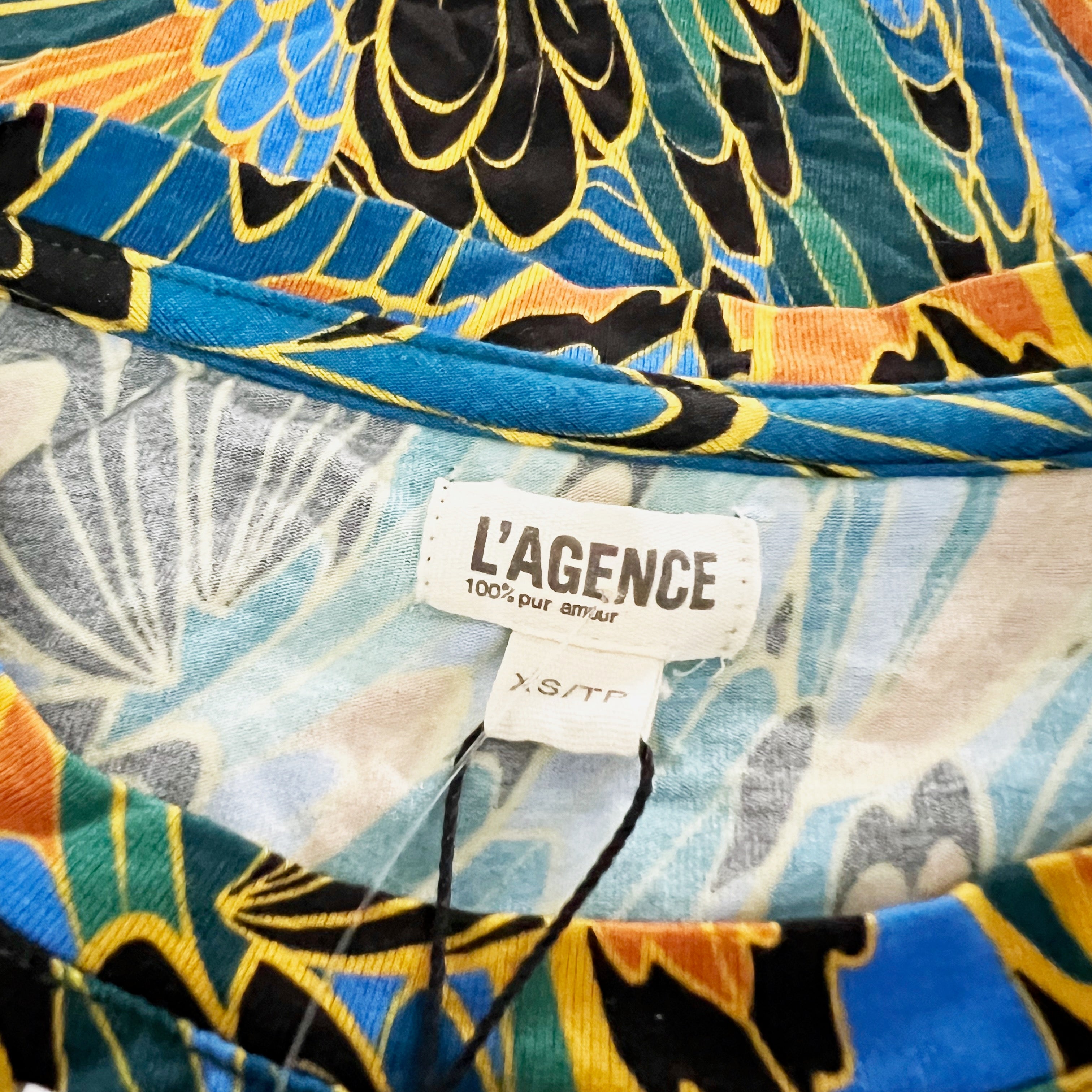 NEW L'Agence Ressi Jersey Stretch Knit Blue Green Parrot Feather Tee Shirt Top