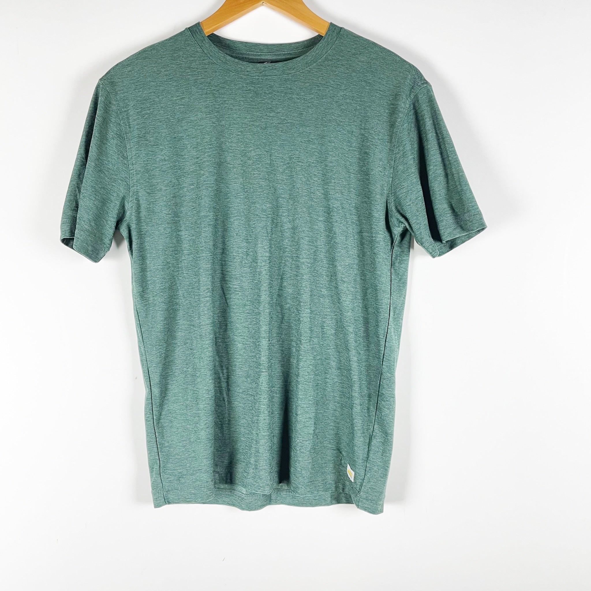 Vuori Men's Strato Tech Short Sleeve Crew Neck Tee Shirt Sea Pine Heather XS