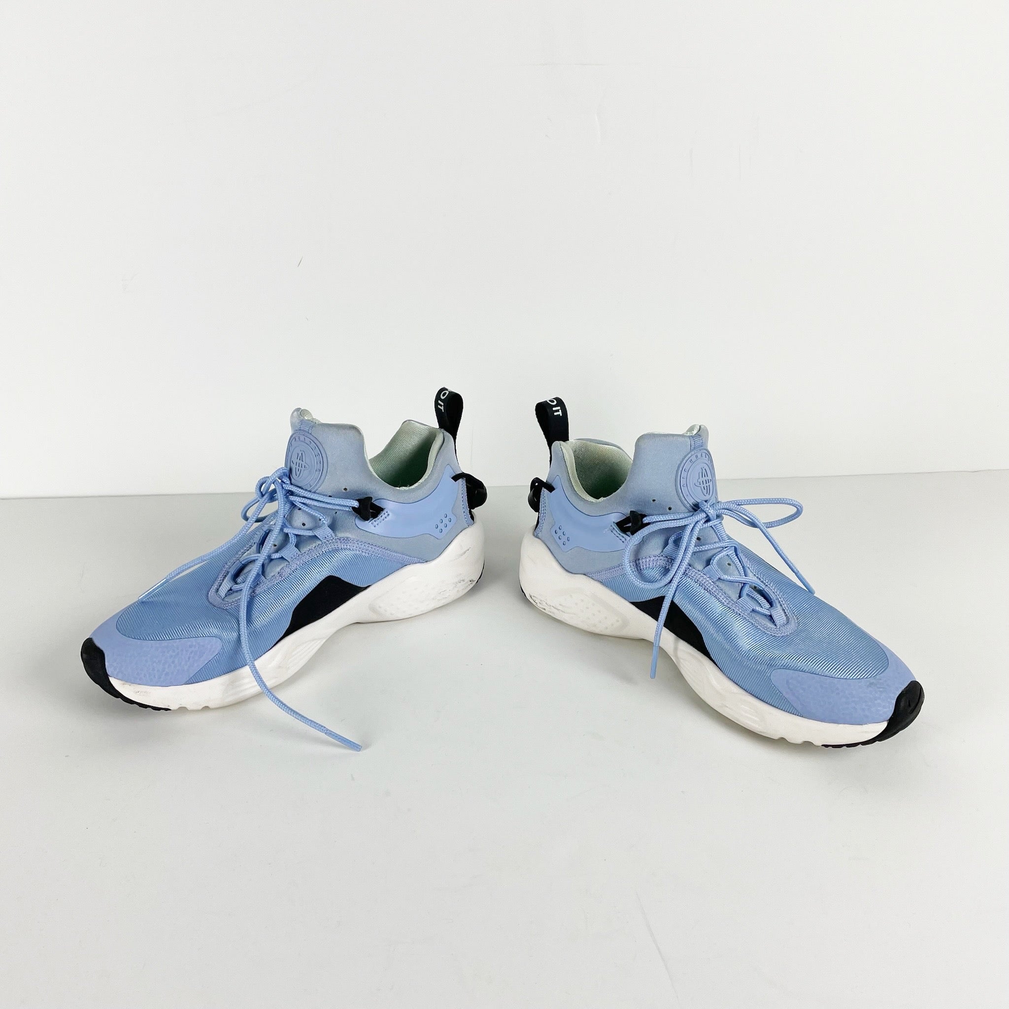 Nike Air Huarache Essence Low Top Lace Up Sneakers Shoes City Move Aluminum 7.5