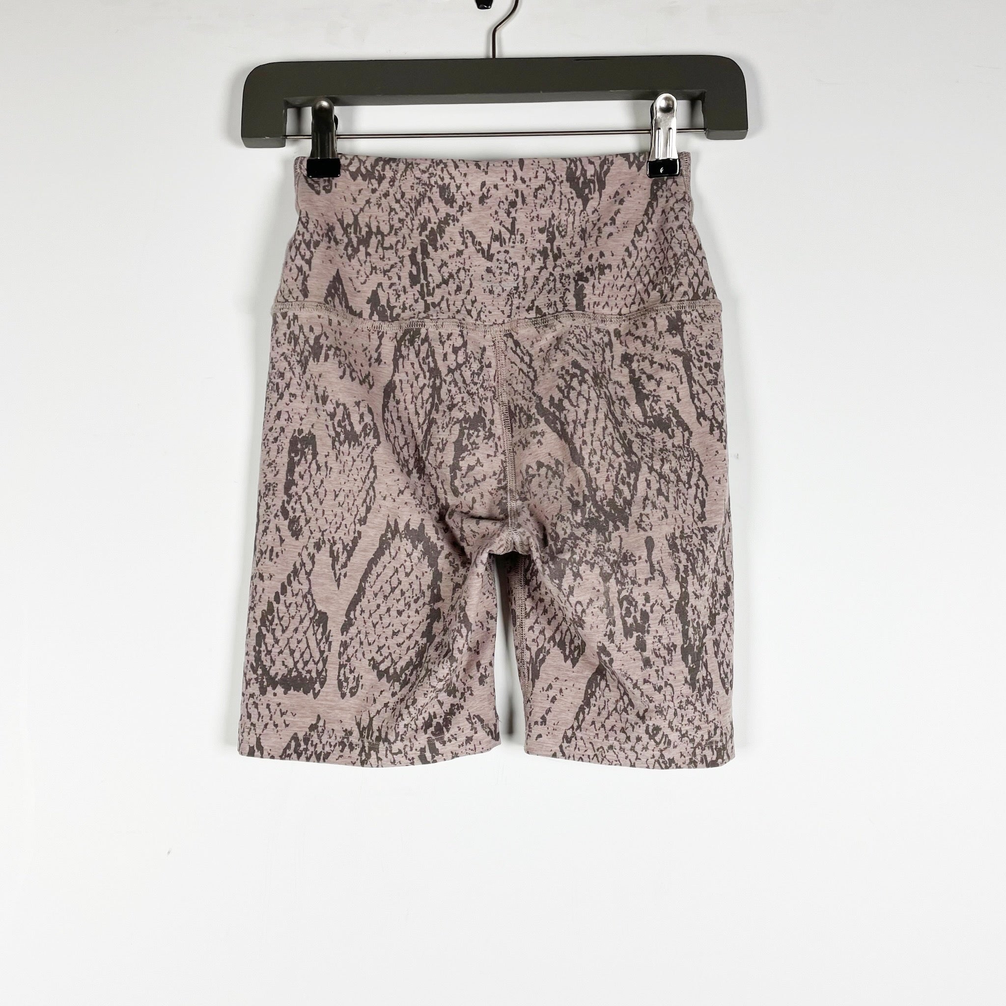 Beyond Yoga Women's Snake Python Print High Rise Athletic Bike Shorts Gray Small