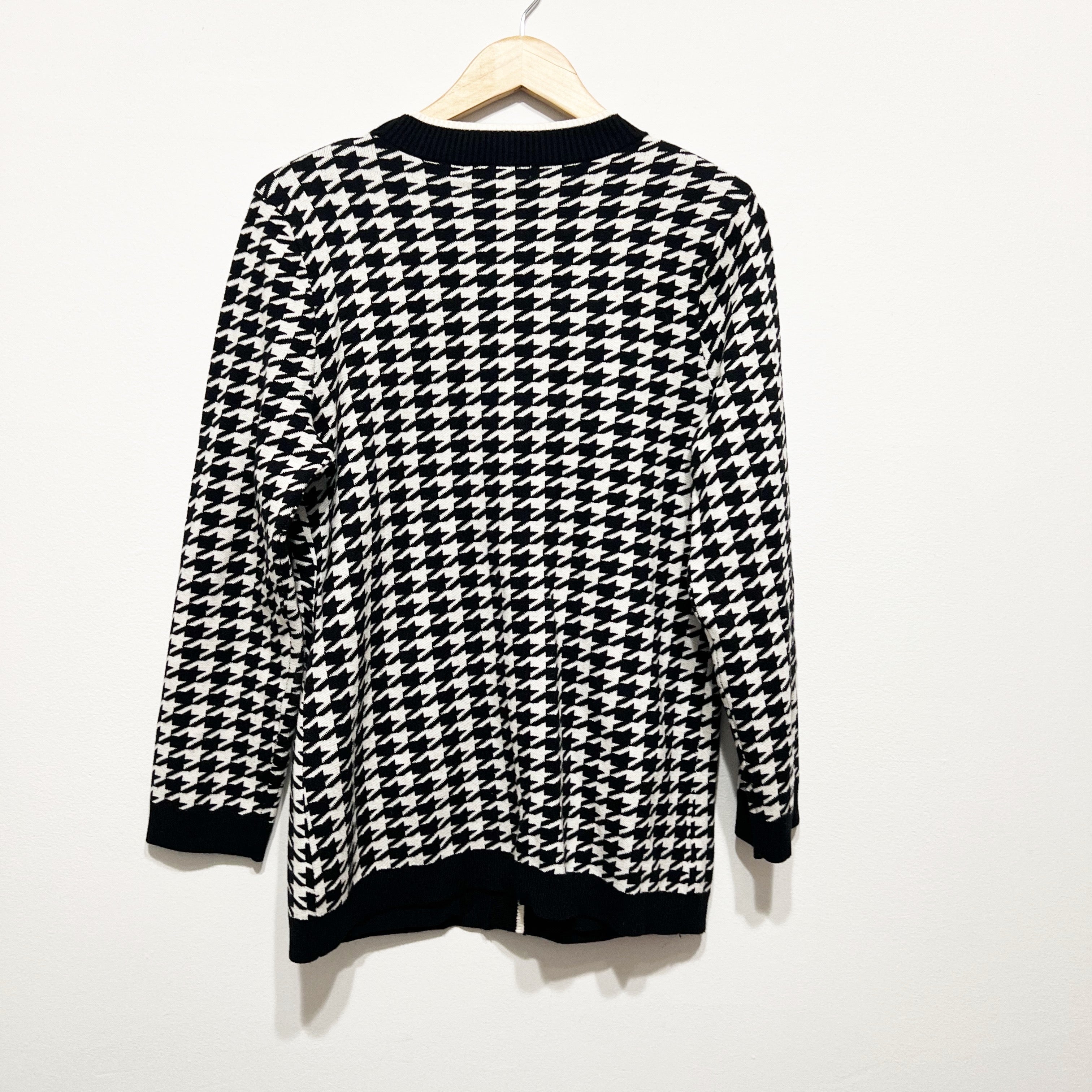 NEW Design History Women's Two Toned Houndstooth Cardigan Sweater Black White L