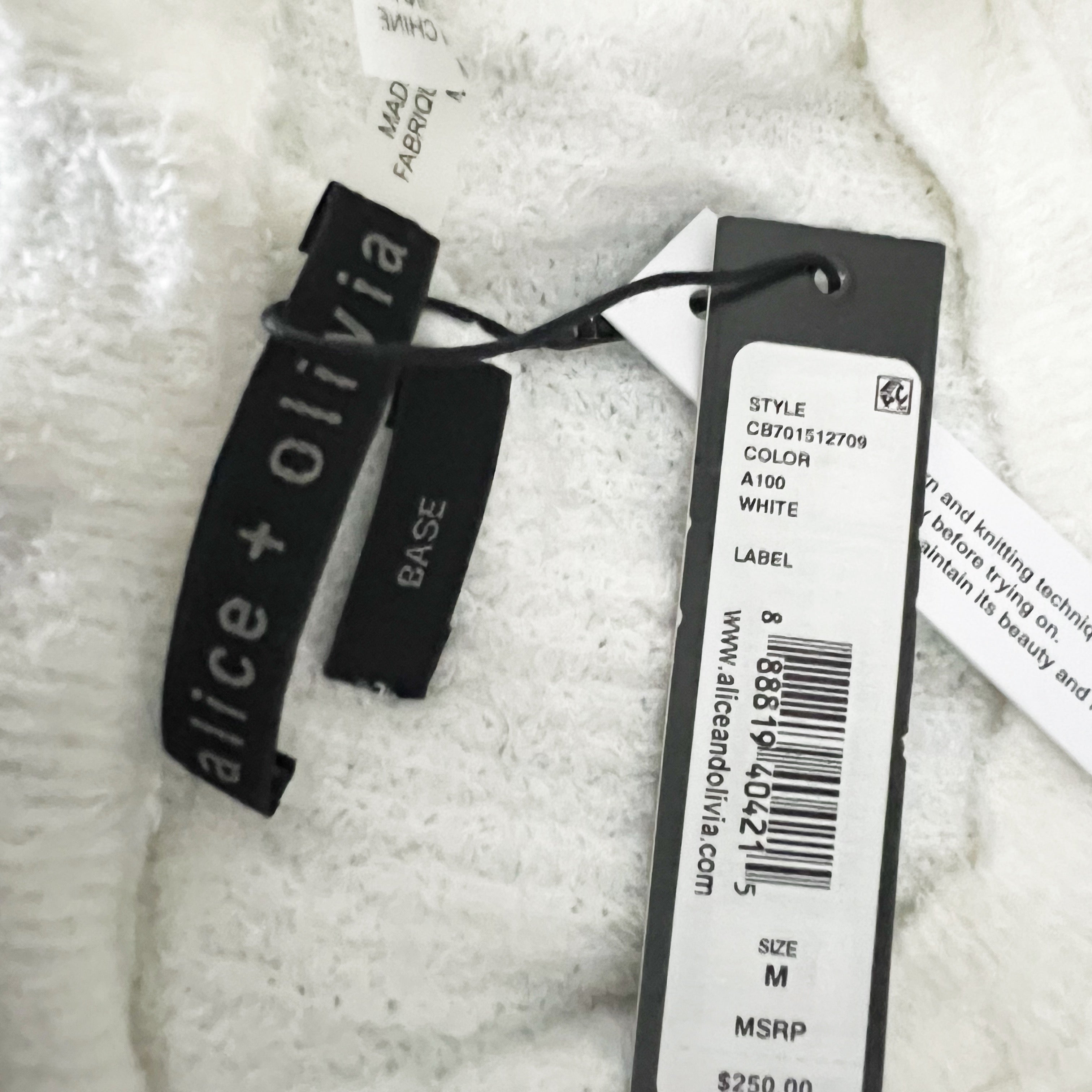 NEW Alice And Olivia Fuzzy Knit Ribbed Crew Neck Round Hem Pullover Sweater M