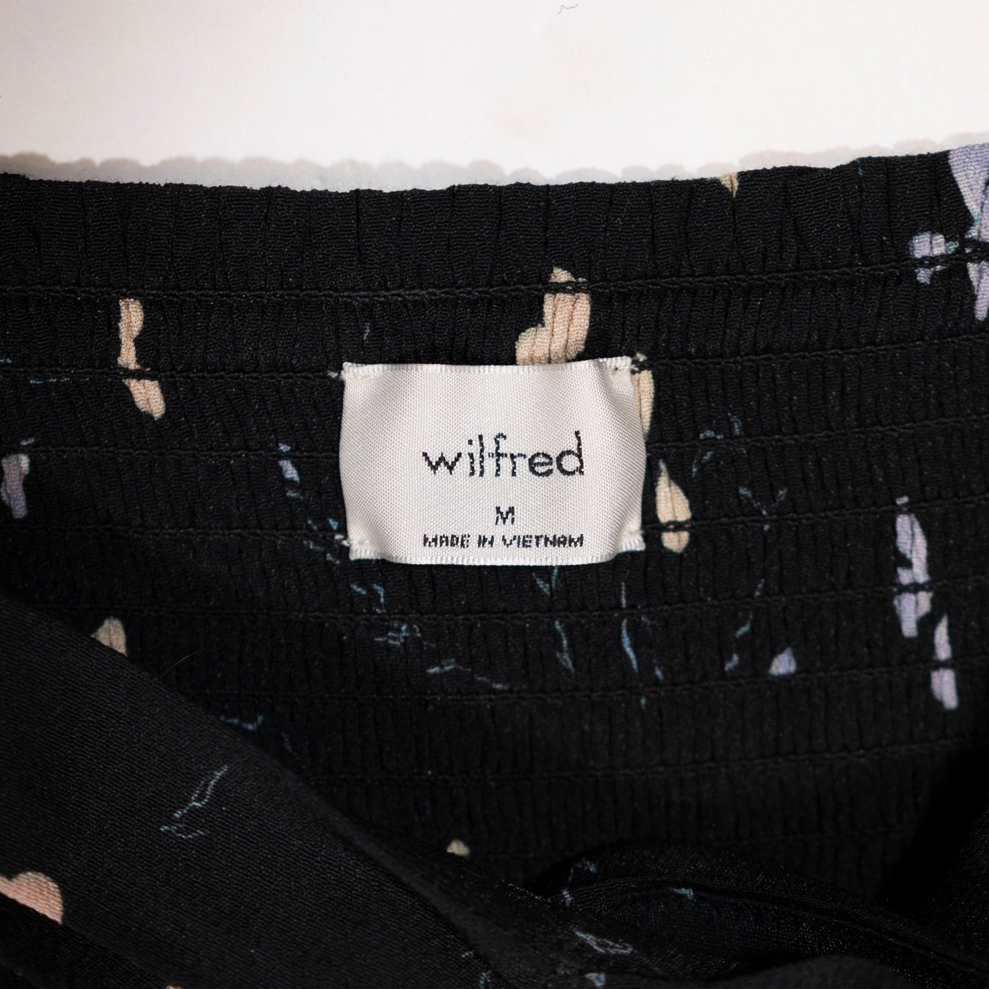 NEW Wilfred Aritzia Lolita Black Apricot Floral Print Ruched Cropped Top Blouse