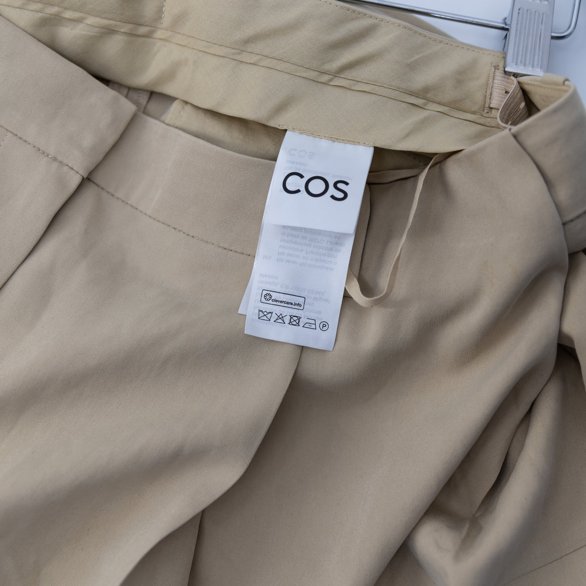 COS Women's Silk Woven High Waisted Loose Fit Pleated Mini Khaki Shorts 12