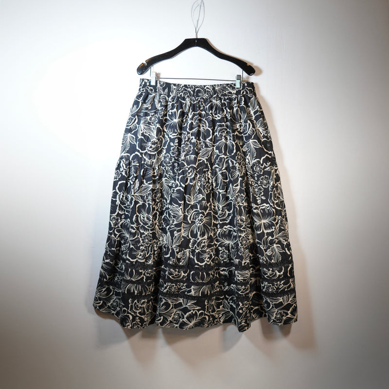 Mi Golondrina Falda Floral Print Pattern A Line Midi Skirt Blanca y Negro XL