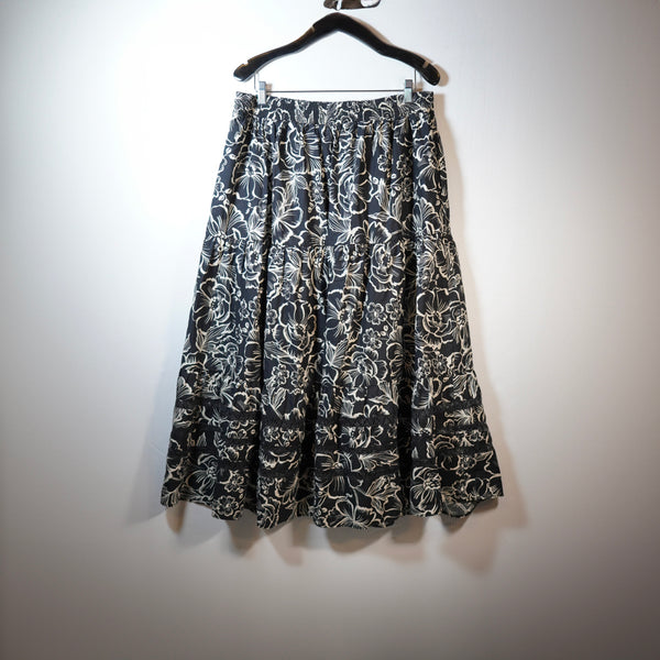 Mi Golondrina Falda Floral Print Pattern A Line Midi Skirt Blanca y Negro XL