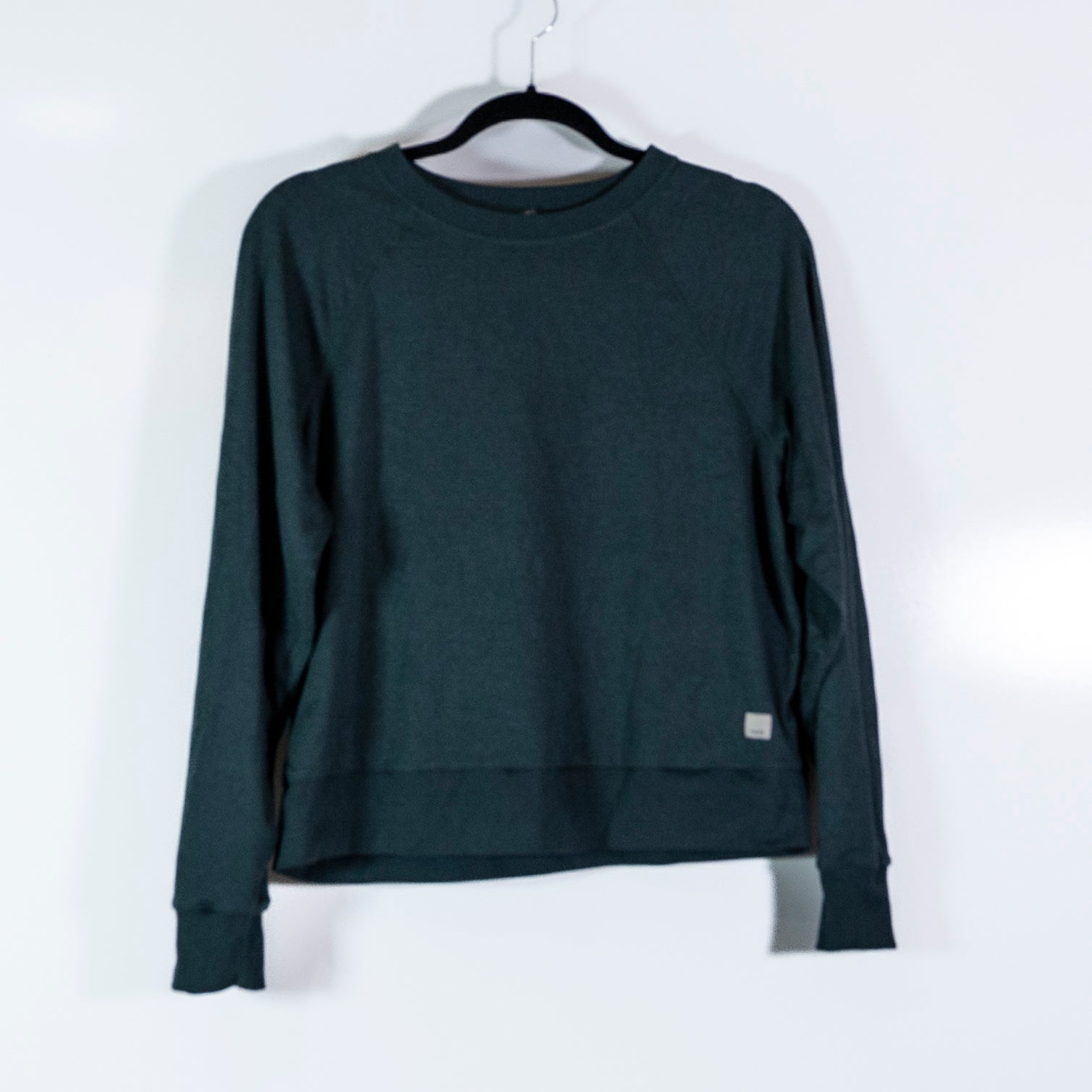 Vuori Women's Long Sleeve Halo Crew Neck Pullover DreamKnit Sweater Sweatshirt S
