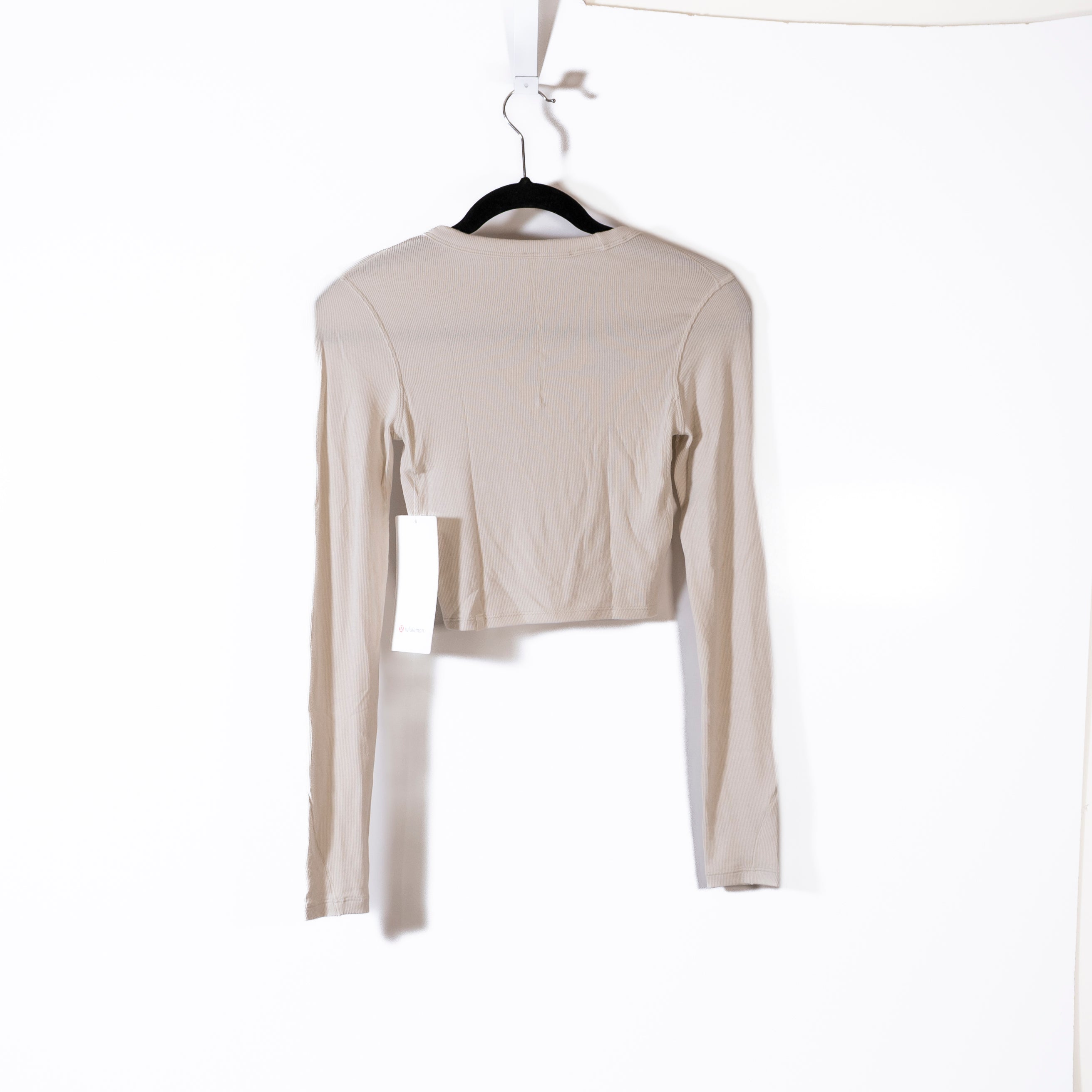 NEW Lululemon Women's Hold Tight Straight Hem Cropped Long Sleeve Shirt Bone 2