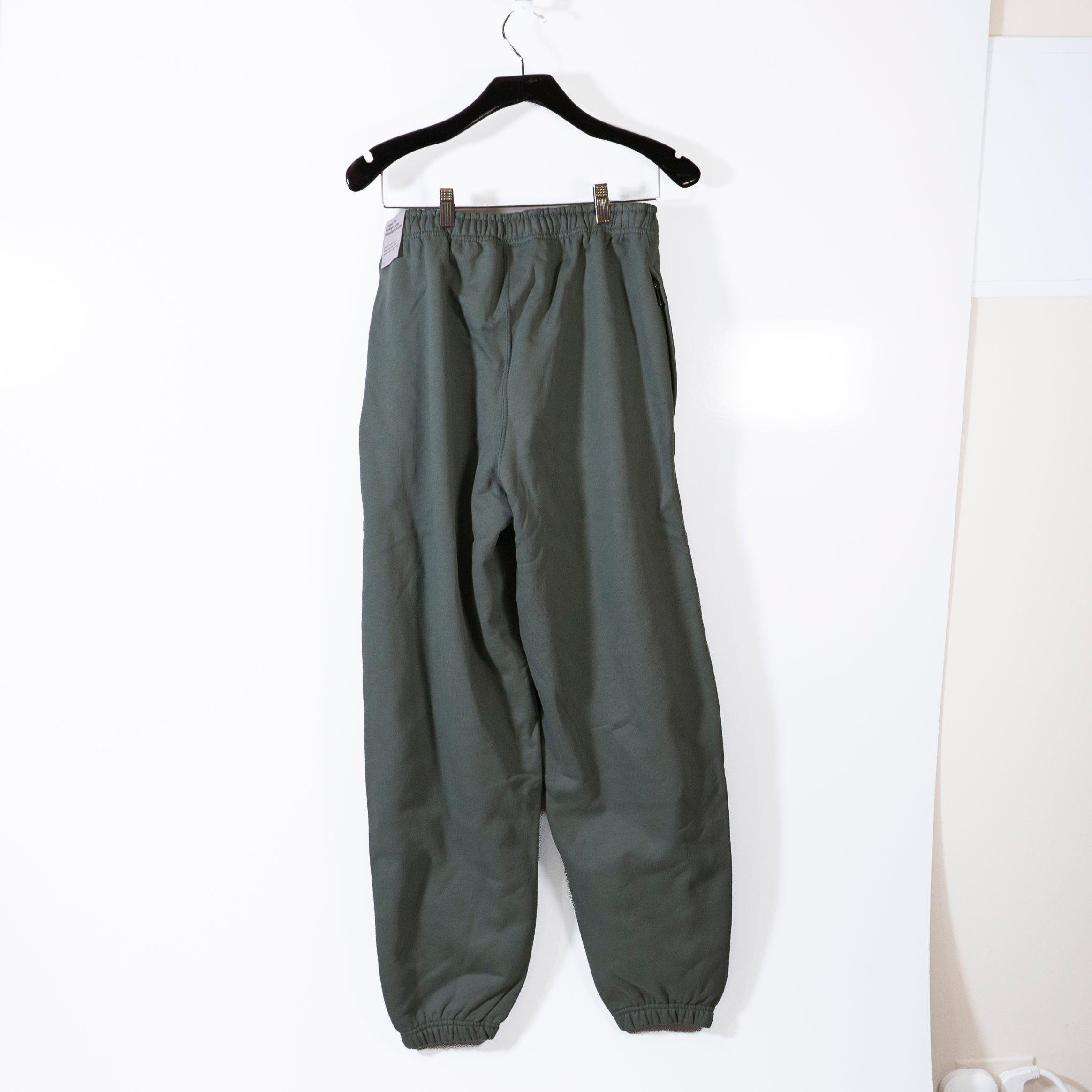 NEW Nike Men's Solo Swoosh Cuffed Fleece Sweat Pants Trousers Clay Green Small