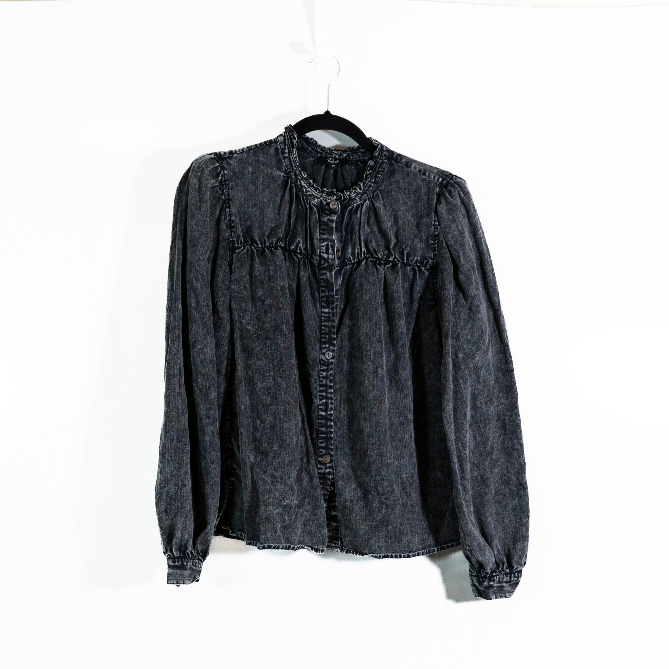 Rails Camille Linen Blend Denim Button Up Ruffle Collar Blouse Black Acid Wash M