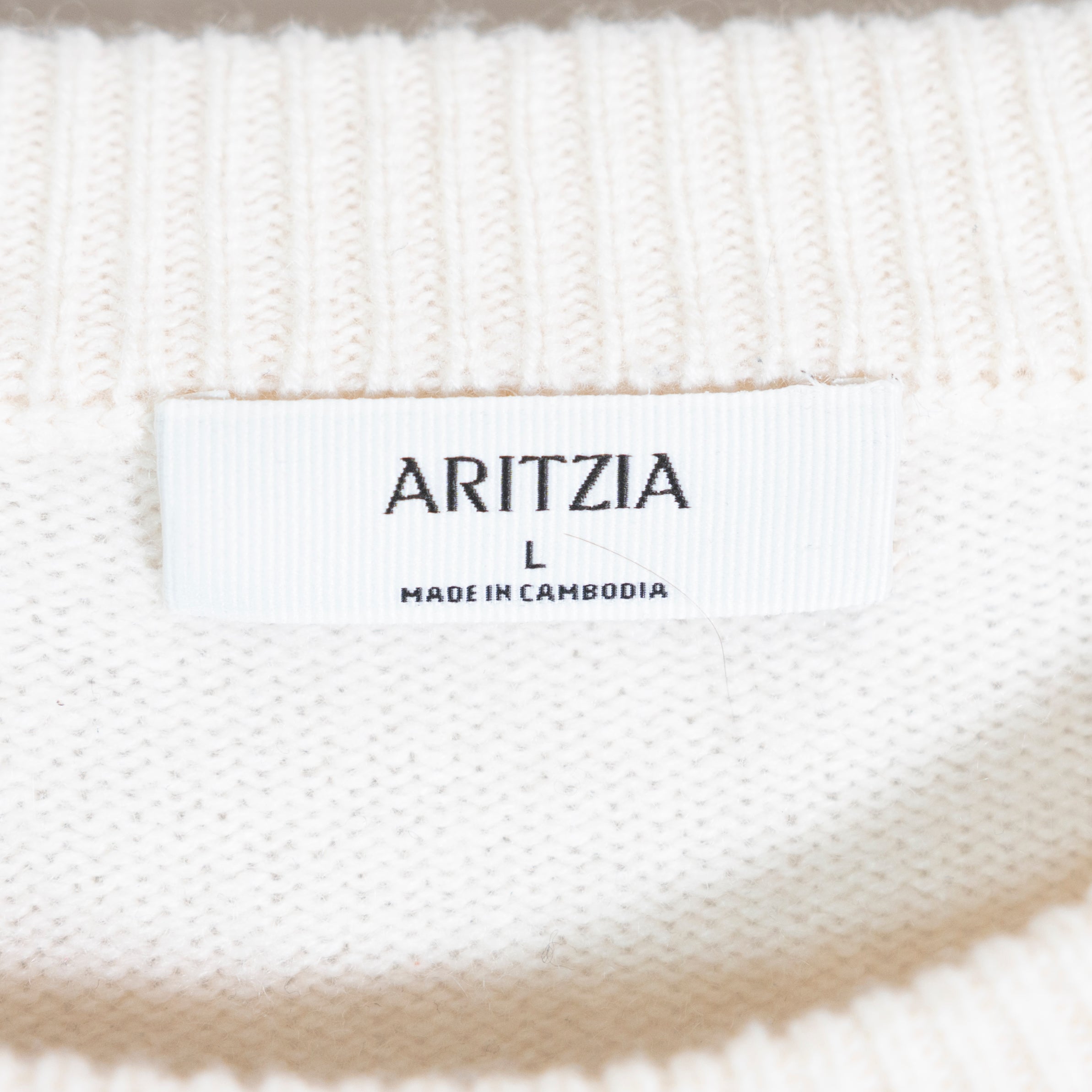 Aritzia Women's Essential Cashmere Relic Cree Neck Long Sleeve Pullover Sweater