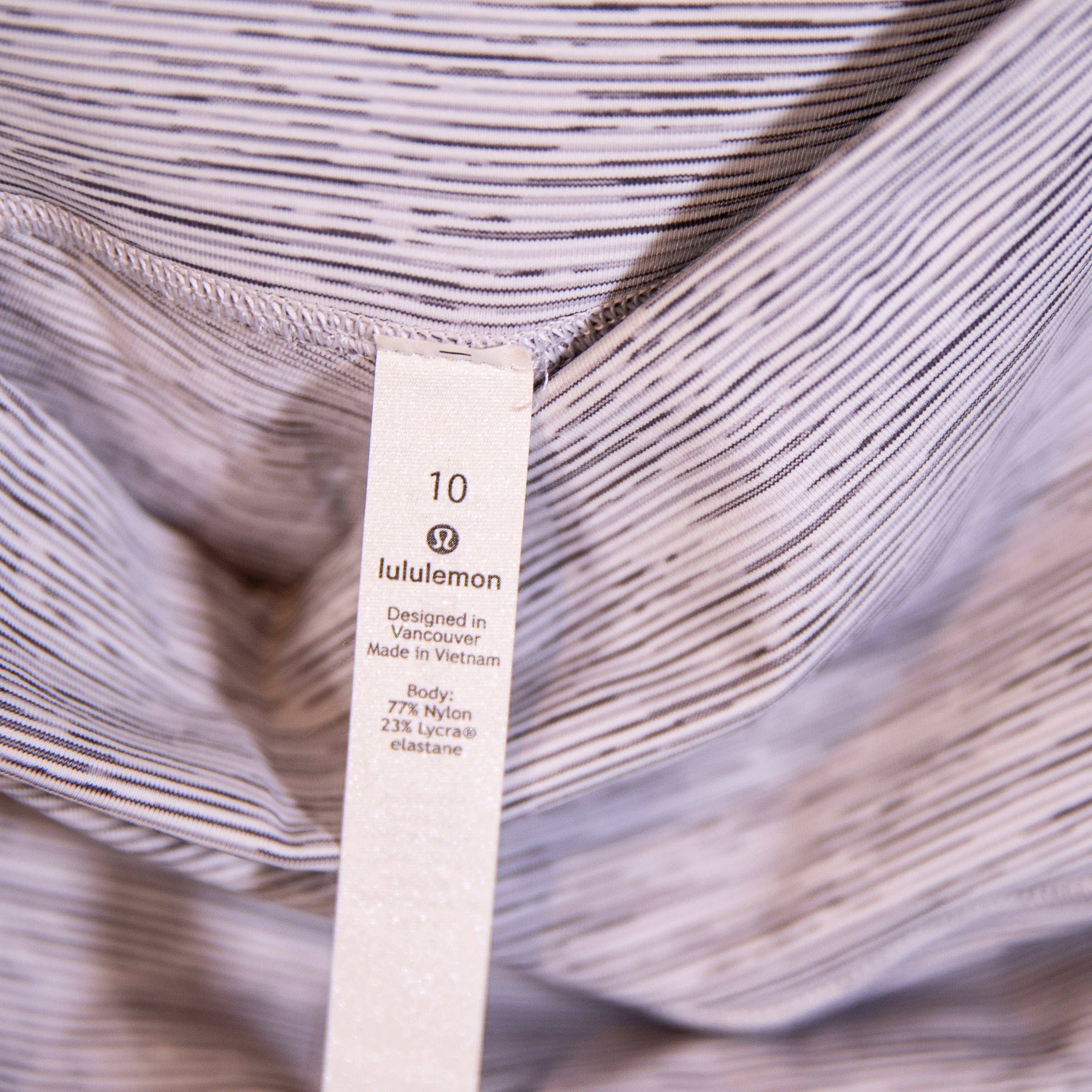 Lululemon Wunder Under Crop Hi-Rise Full-On Luxtreme 21" Wee Are From Space 10