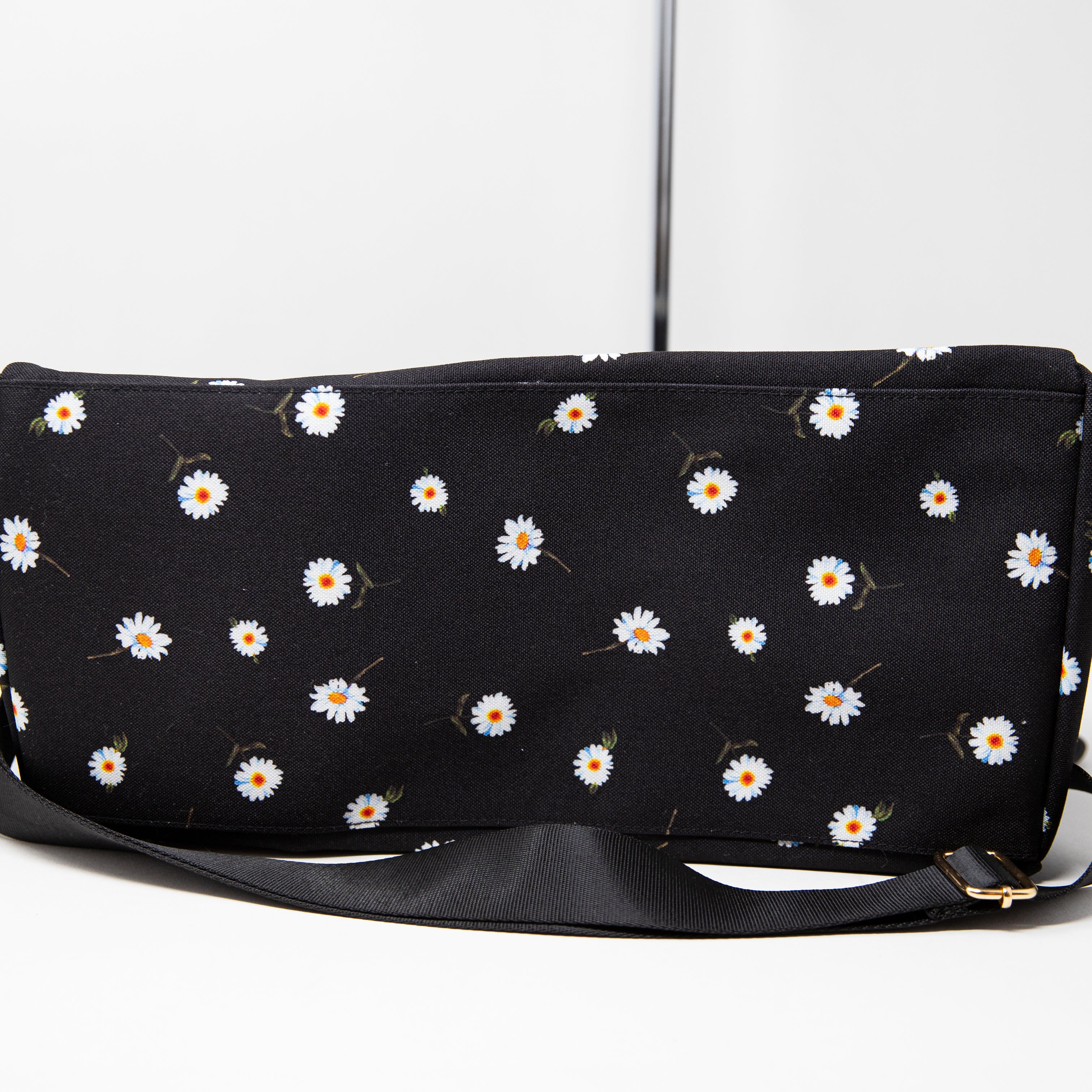 NEW Alice And Olivia Daisy Floral Flower Print Pattern Gym Weekender Travel Bag