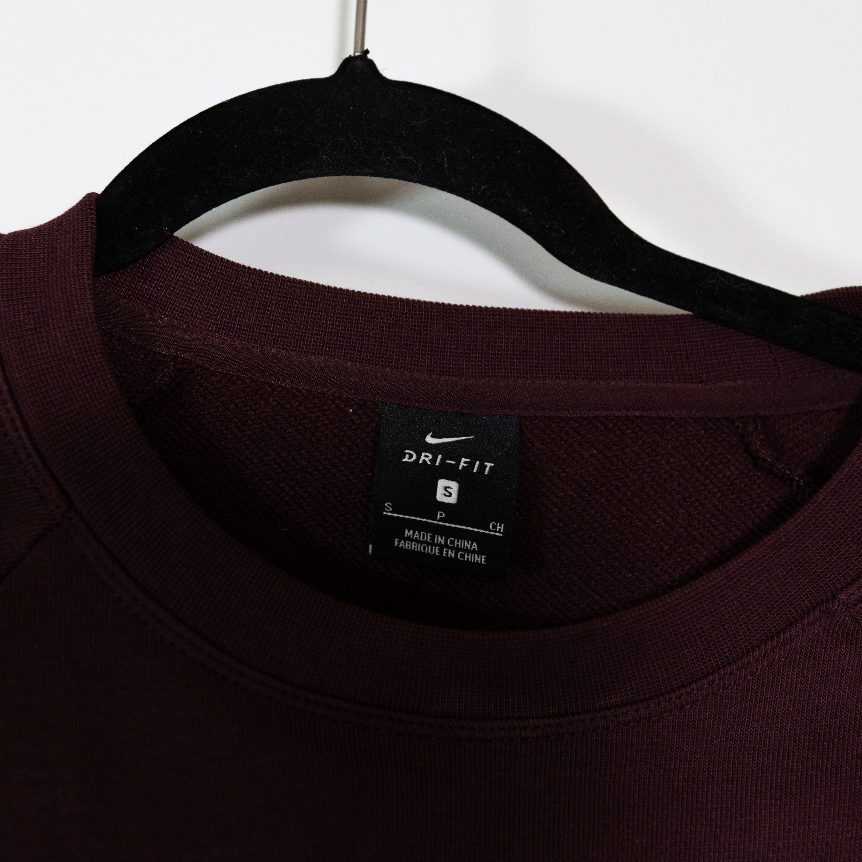 Nike Women's Versa Cotton Blend Logo Embossed Crew Neck Pullover Sweater Small