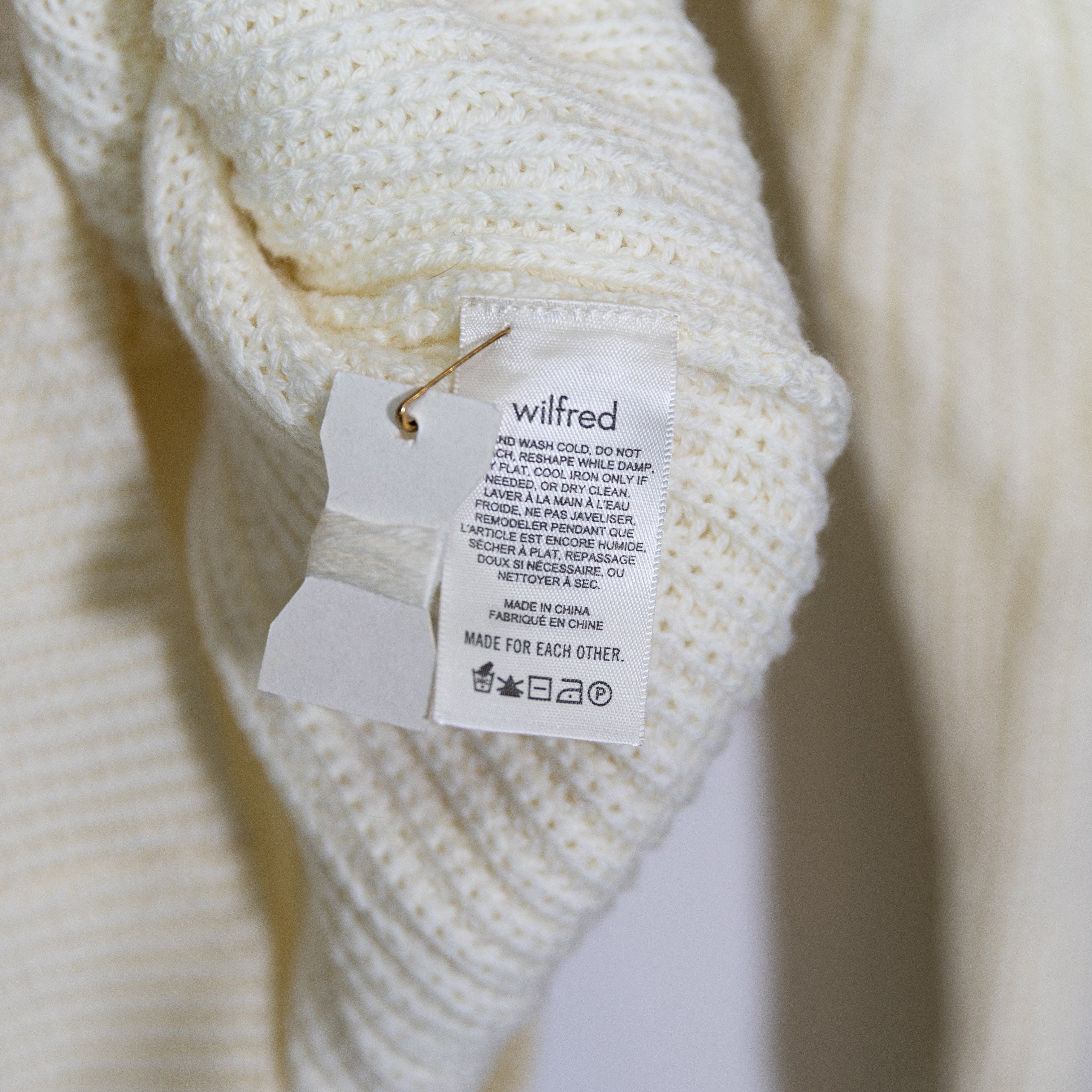 Wilfred Aritzia Montpellier Relaxed Merino Wool Knit Stretch Turtleneck Sweater