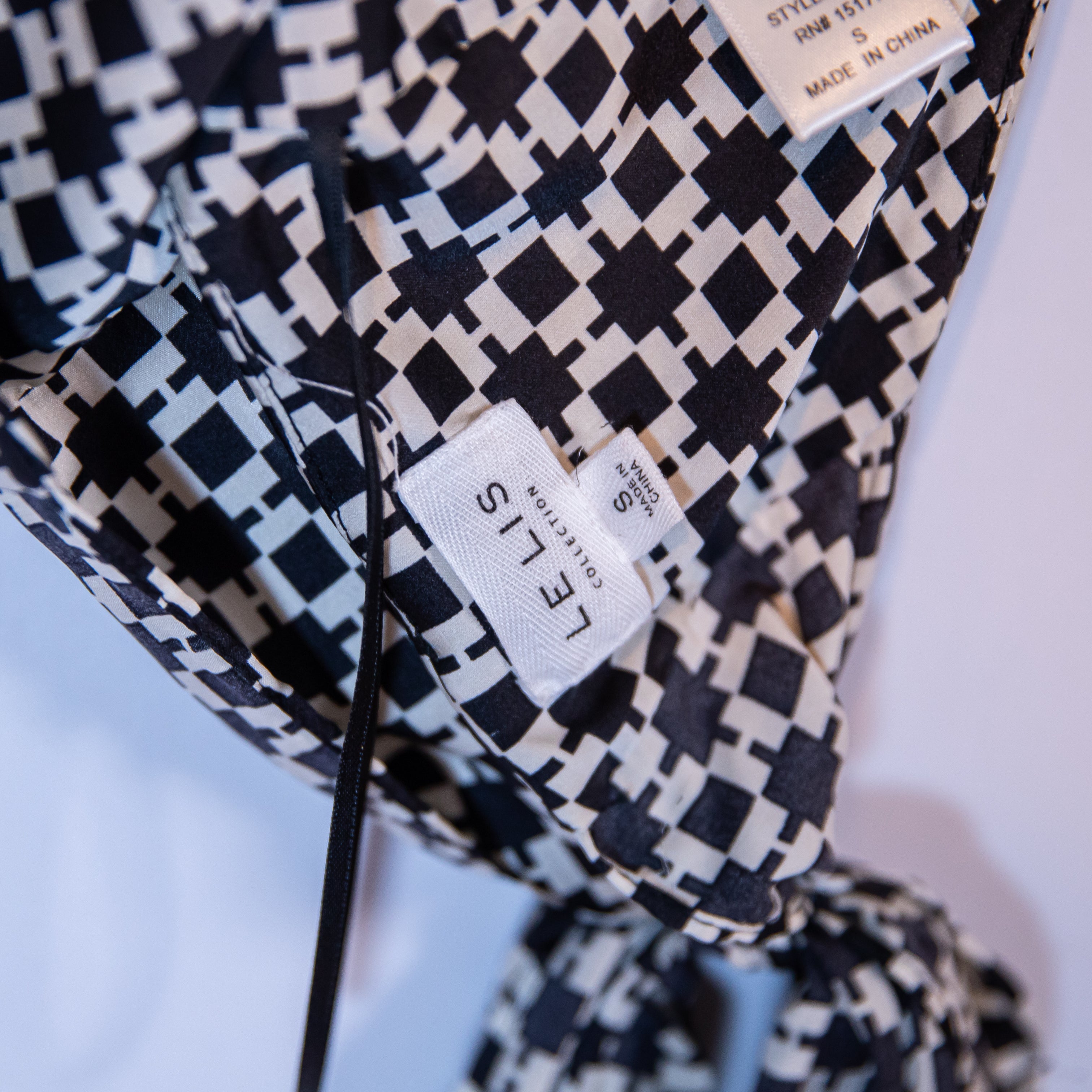 Le Lis Collection Black White Modern Print Pattern Handkerchief Crop Top Tank S