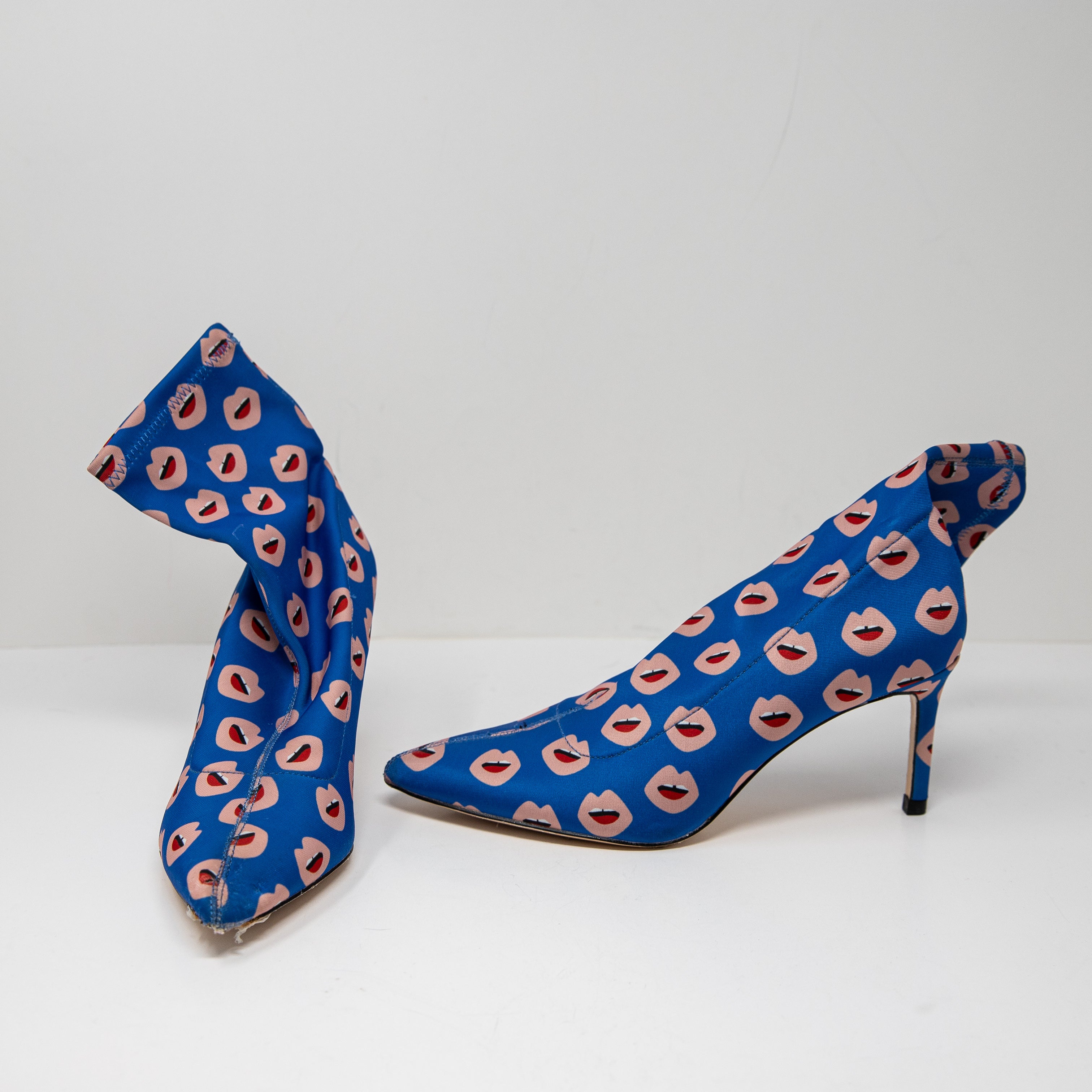 Zara Basic Lips Kiss Graphic Print Pattern Knit Stretch Fabric Heel Booties Shoe