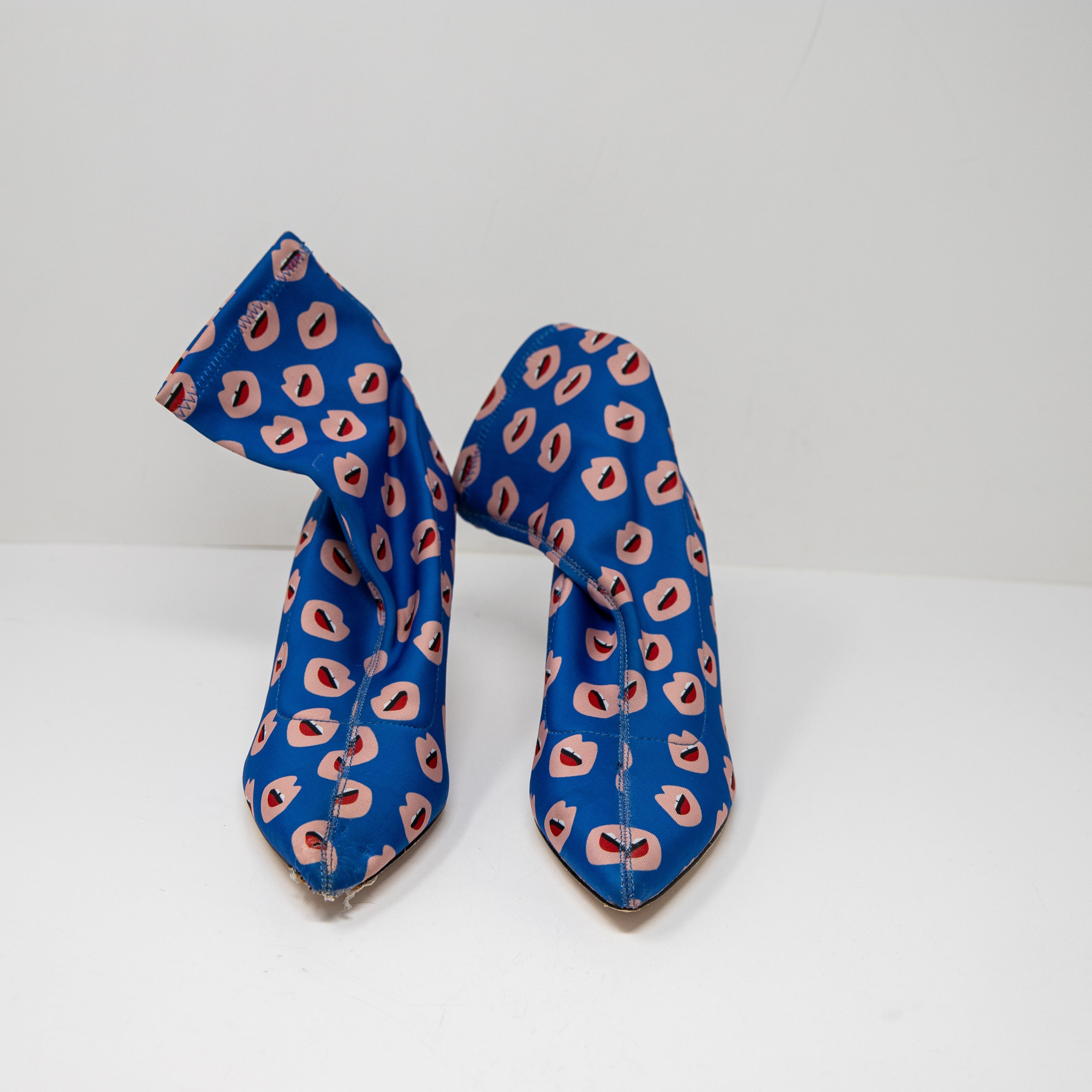 Zara Basic Lips Kiss Graphic Print Pattern Knit Stretch Fabric Heel Booties Shoe