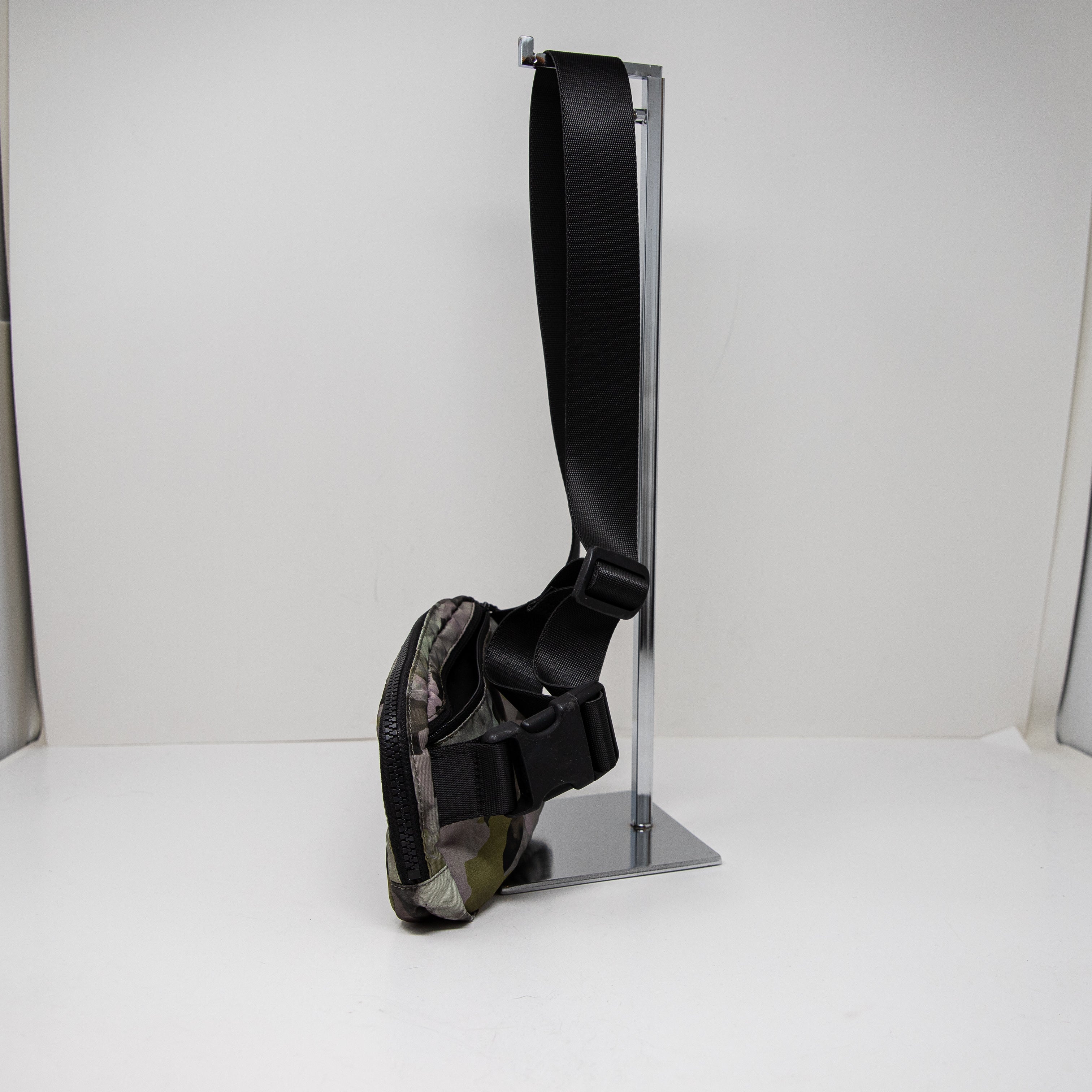 Lululemon Everywhere Belt Bag Heritage Camo Wash Juniper Green Multi Black Purse