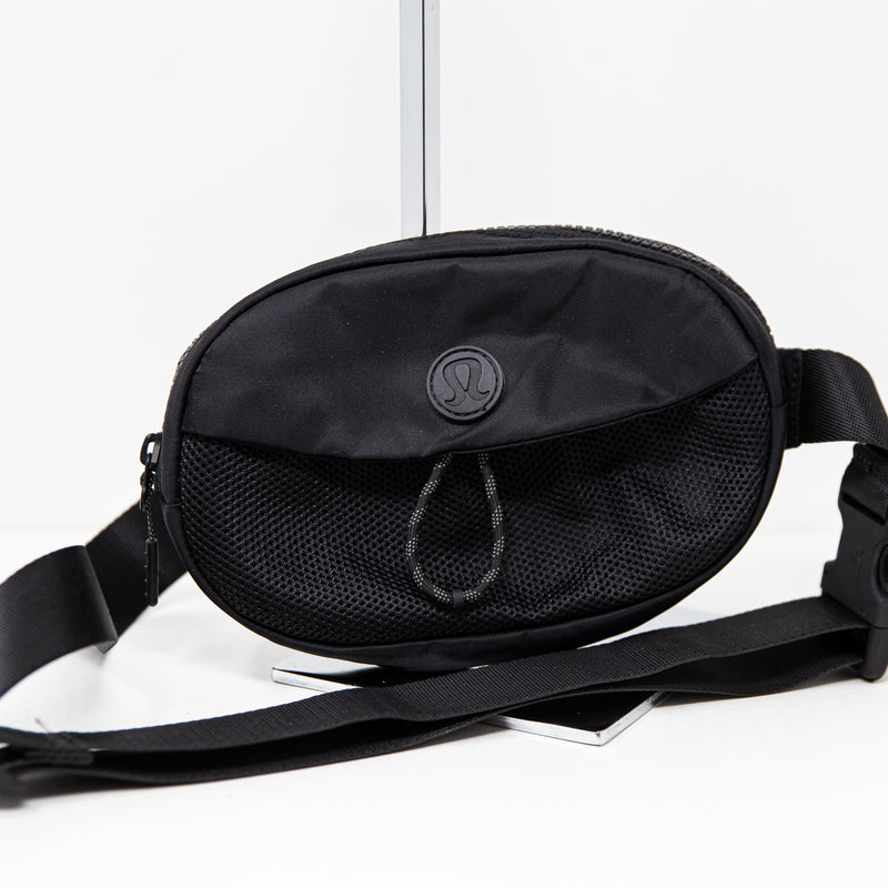 Lululemon Take It On Belt Waist Crossbody Bag Purse 1L Black Nylon Mesh