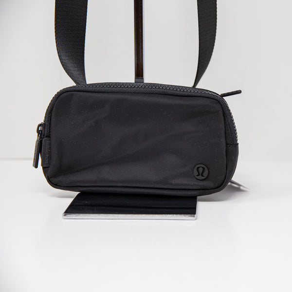 NEW Lululemon Everywhere Belt Bag Crossbody Waist Fanny Pack Mini Black Nylon
