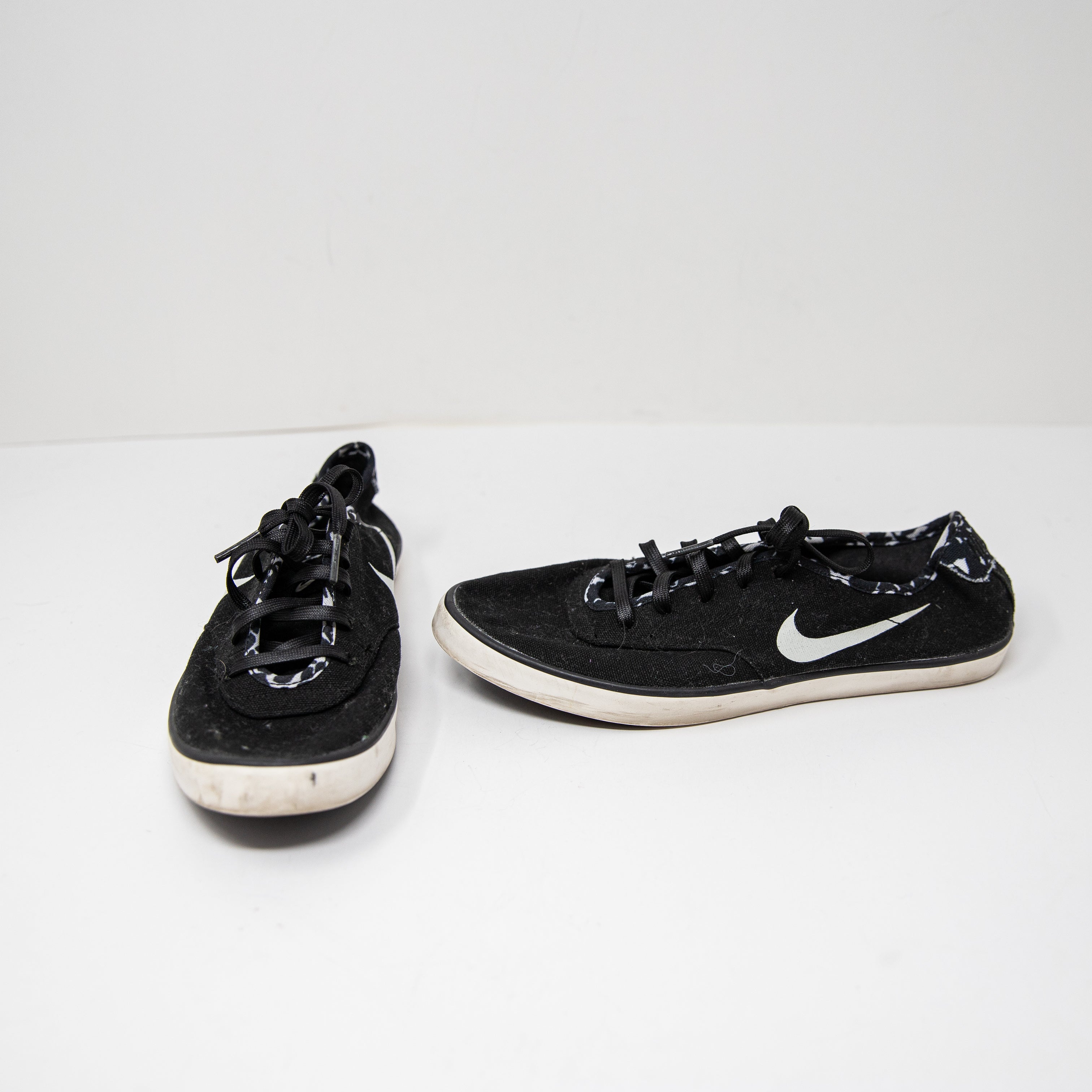 Nike Women's Cotton Canvas Low Top Lace Up Casual Sneakers Black White 6