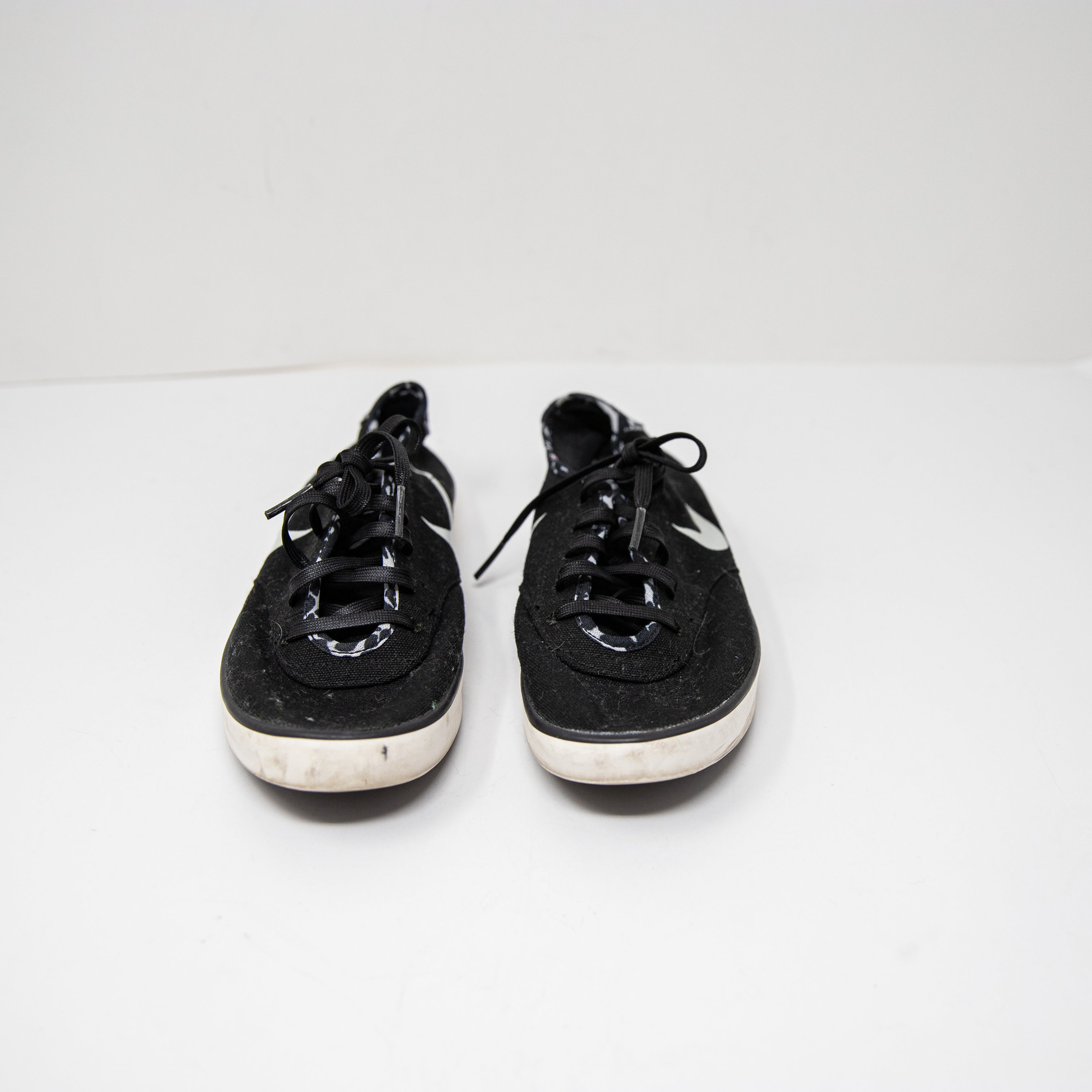 Nike Women's Cotton Canvas Low Top Lace Up Casual Sneakers Black White 6