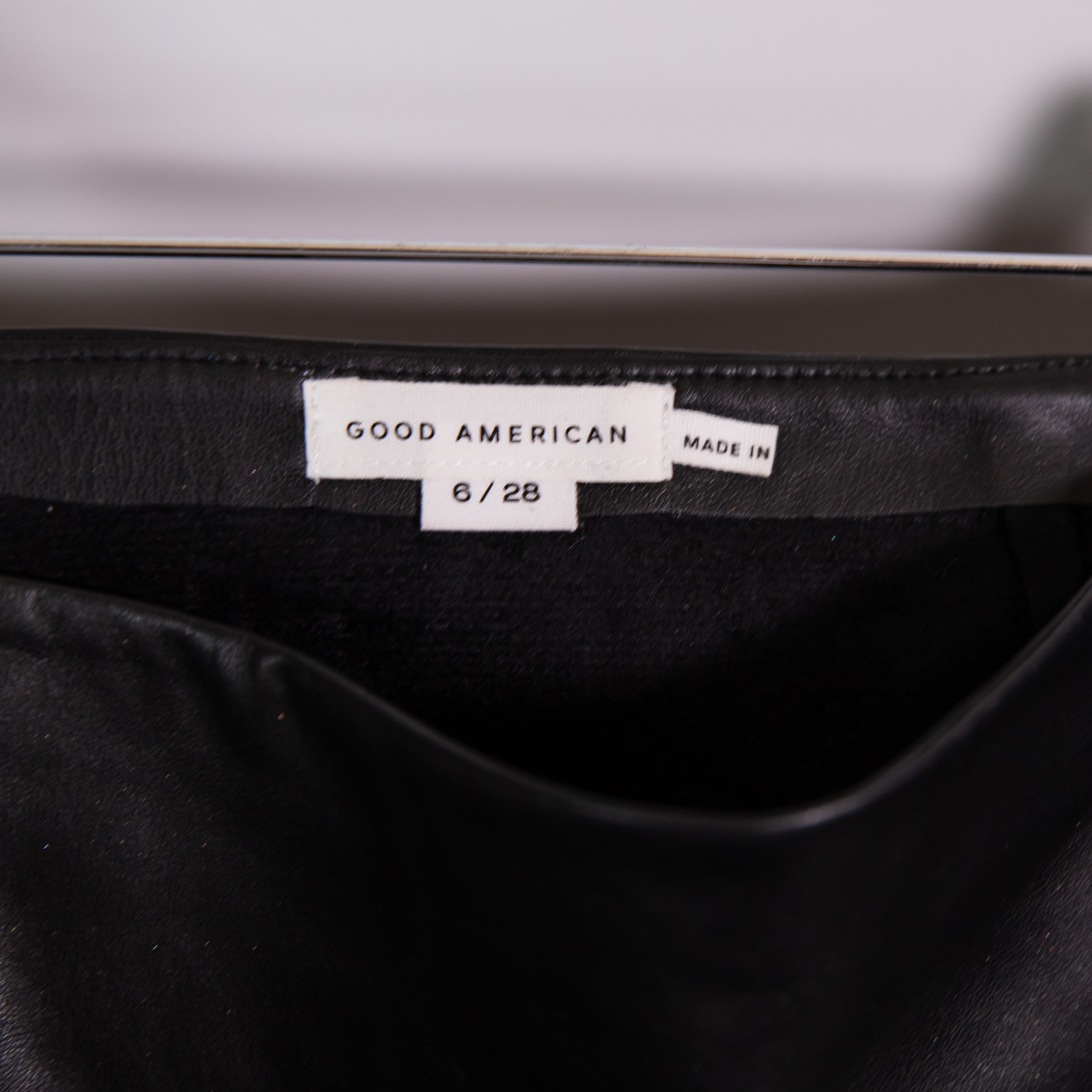 Good American GDW0145 Faux Vegan Leather Mid Rise Mini Skirt Black 6