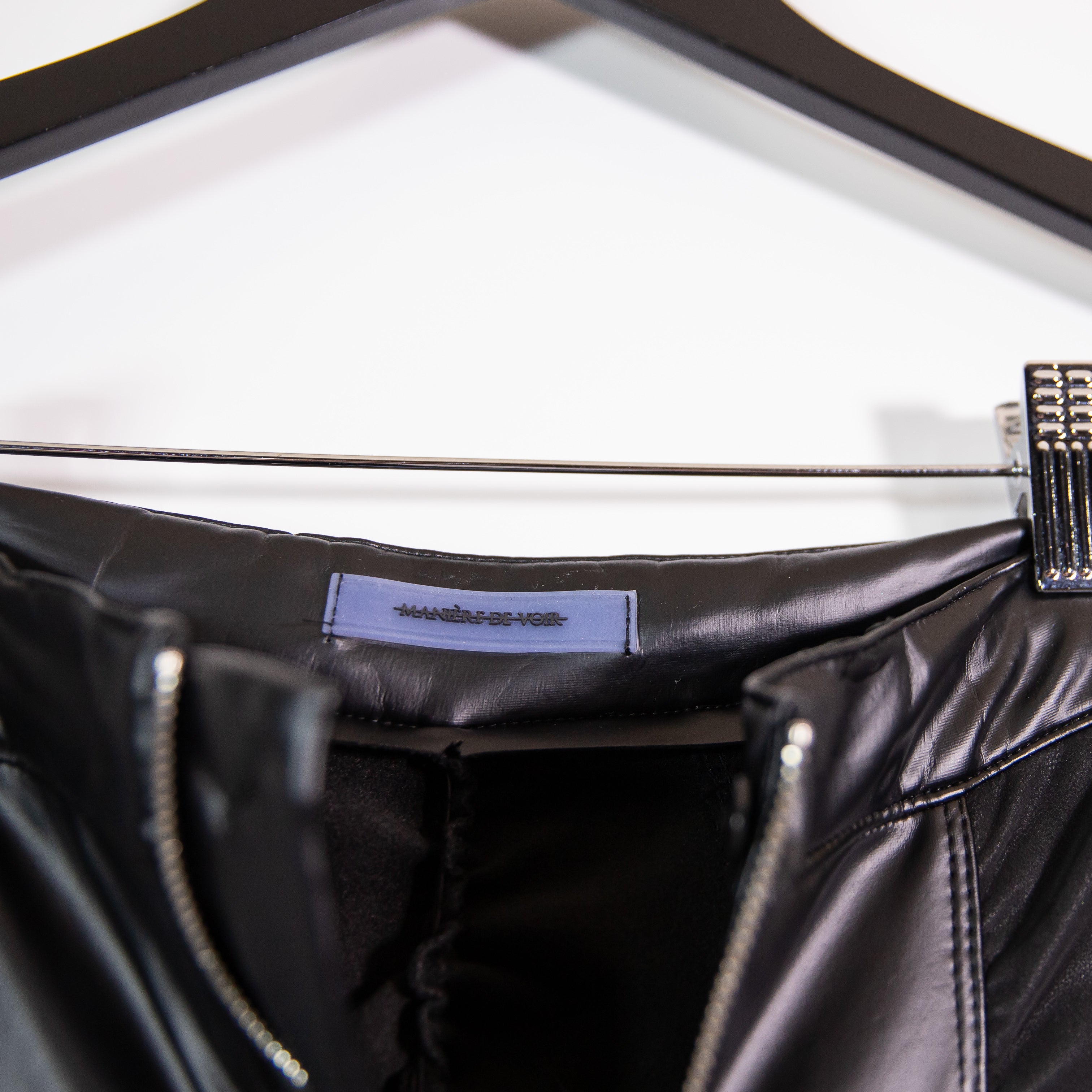 Maniere De Voir Ruched Side Faux Vegan Leather Front Zip Skinny Pants Black 2