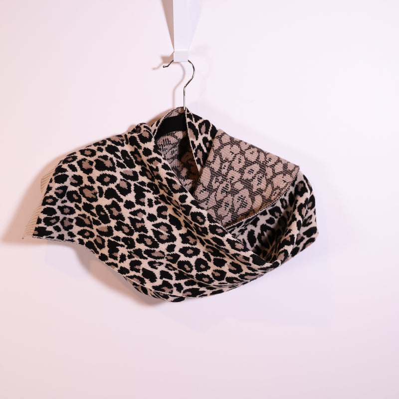 Kate Spade Cheetah Leopard Animal Print Pattern Wool Blend Knit Scarf Wrap Shawl