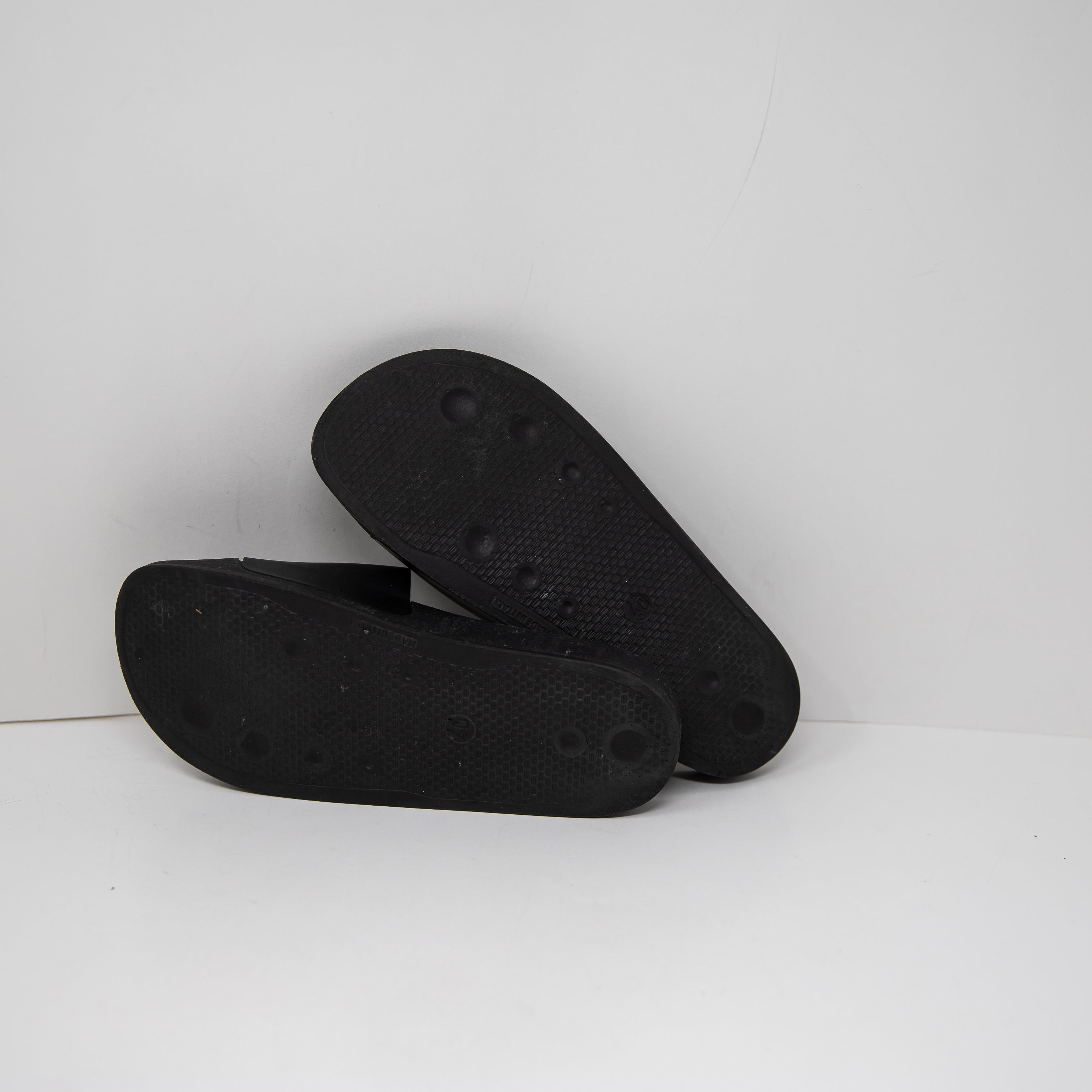 OFF-WHITE Women's Made In Italy Rubber Logo Slip On Flats Sandals Shoes Black 10