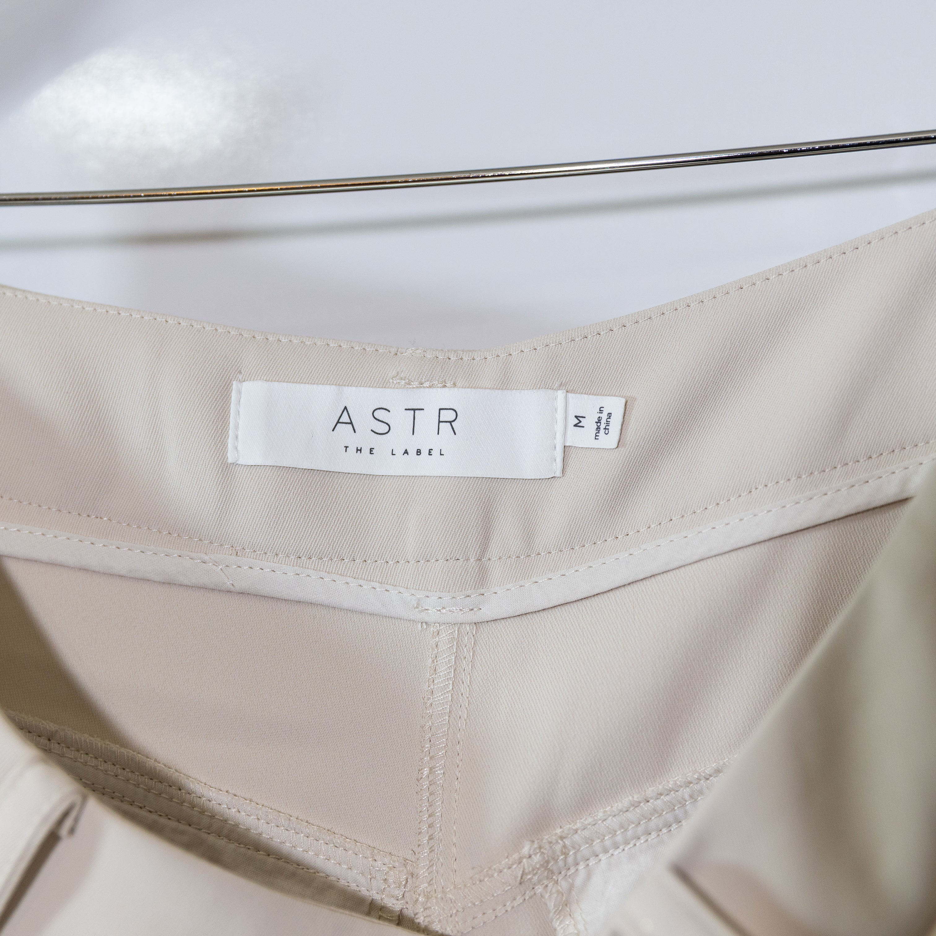 NEW ASTR The Label Denison Pleated Cargo Straight Leg Trouser Pants Bone Medium