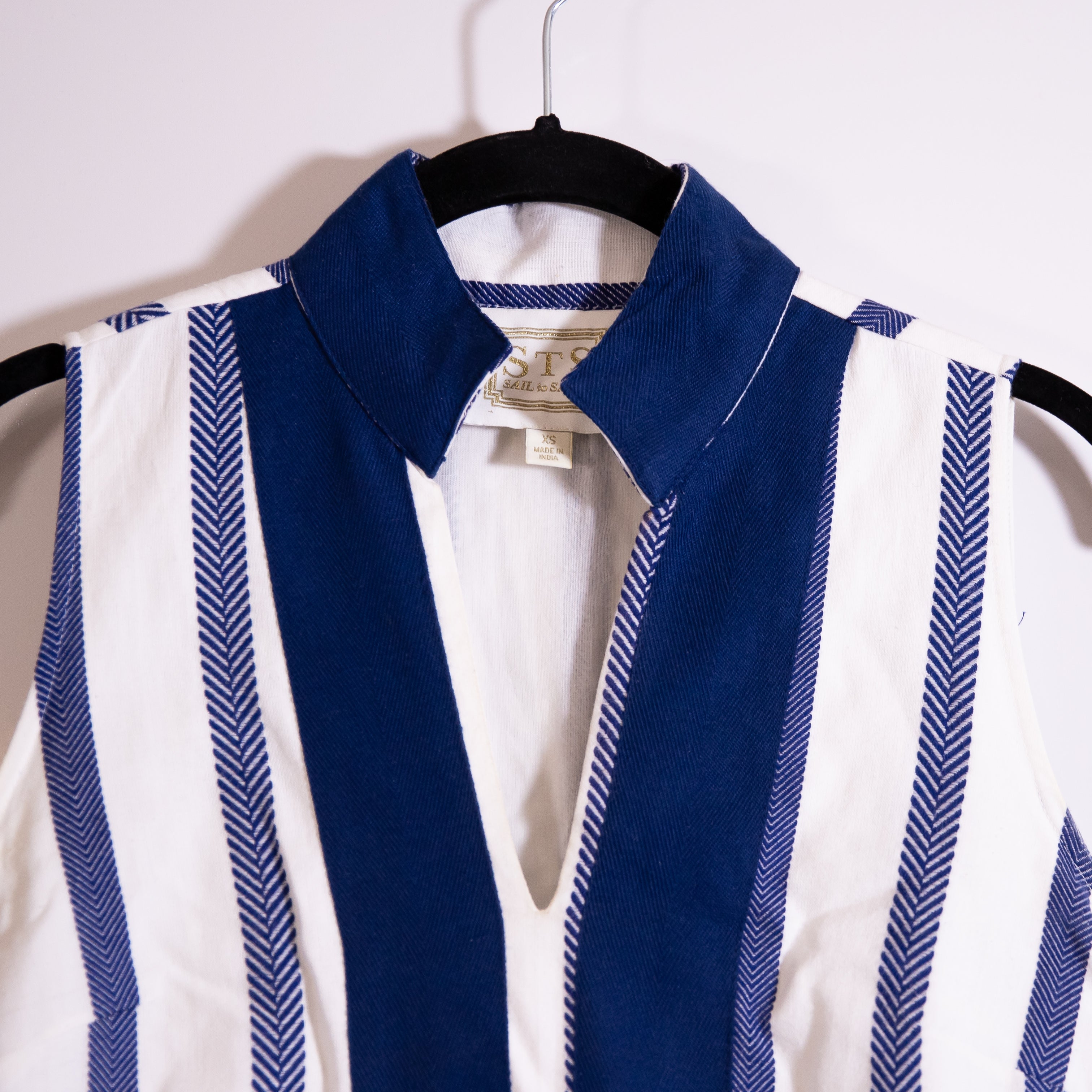 Sail To Sable Sleeveless Classic V Neck Pullover Tunic Mini Dress Blue White XS